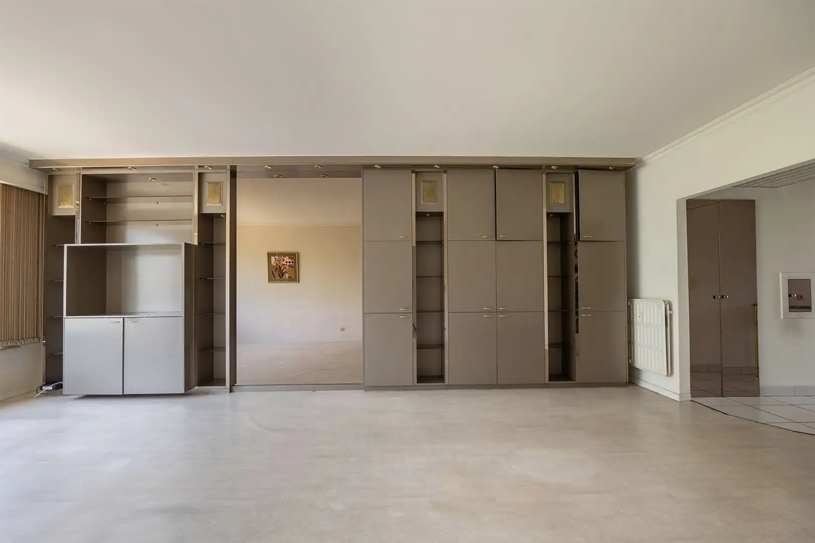 Ruim appartement met 2 slaapkamers, dressing en terras foto 4
