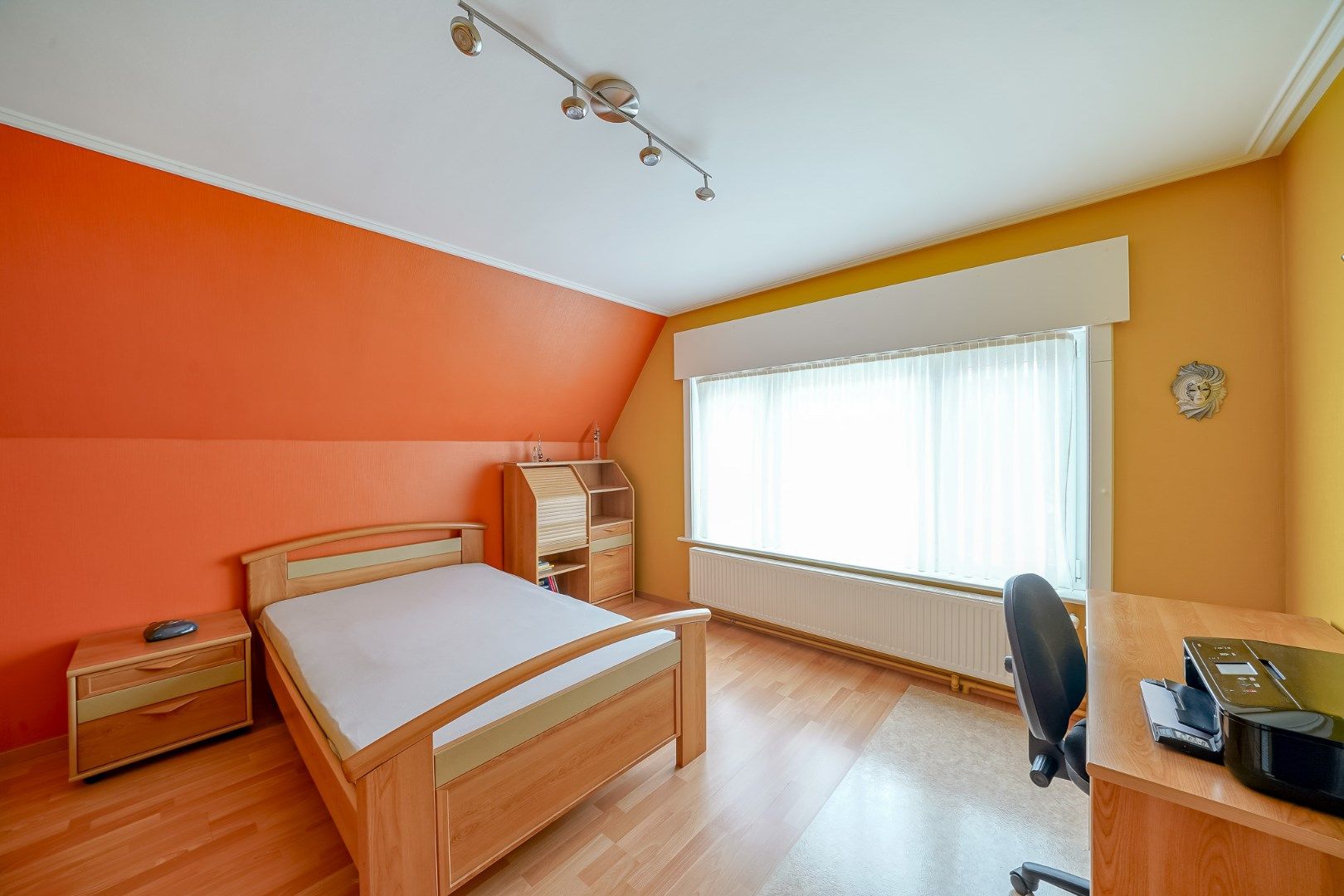 Instapklare, uitstekend onderhouden woning in hartje Oudenburg. foto 15