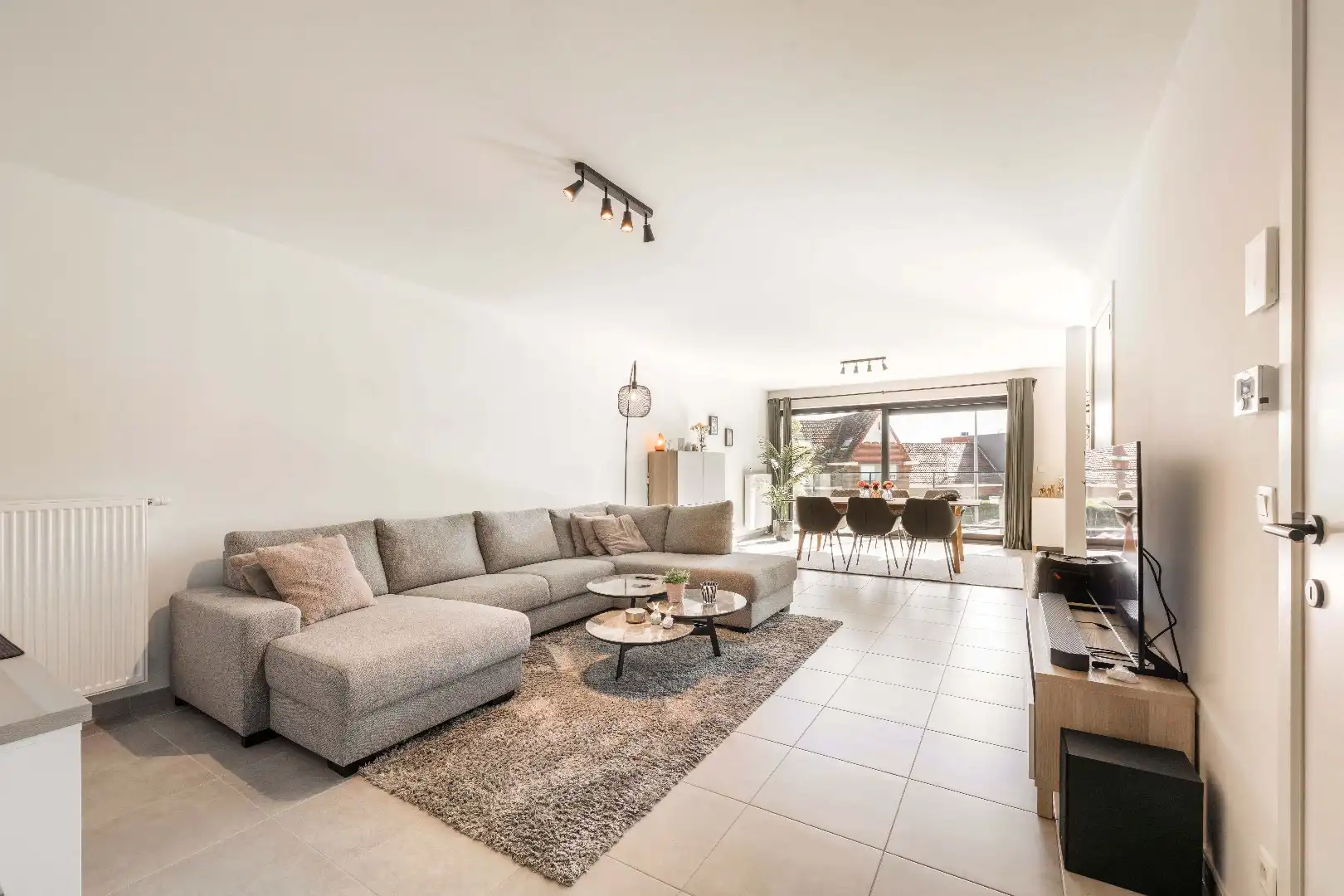 PERFECT ONDERHOUDEN APPARTEMENT (BJ 2018) MET STAANPLAATS & KELDER foto 2