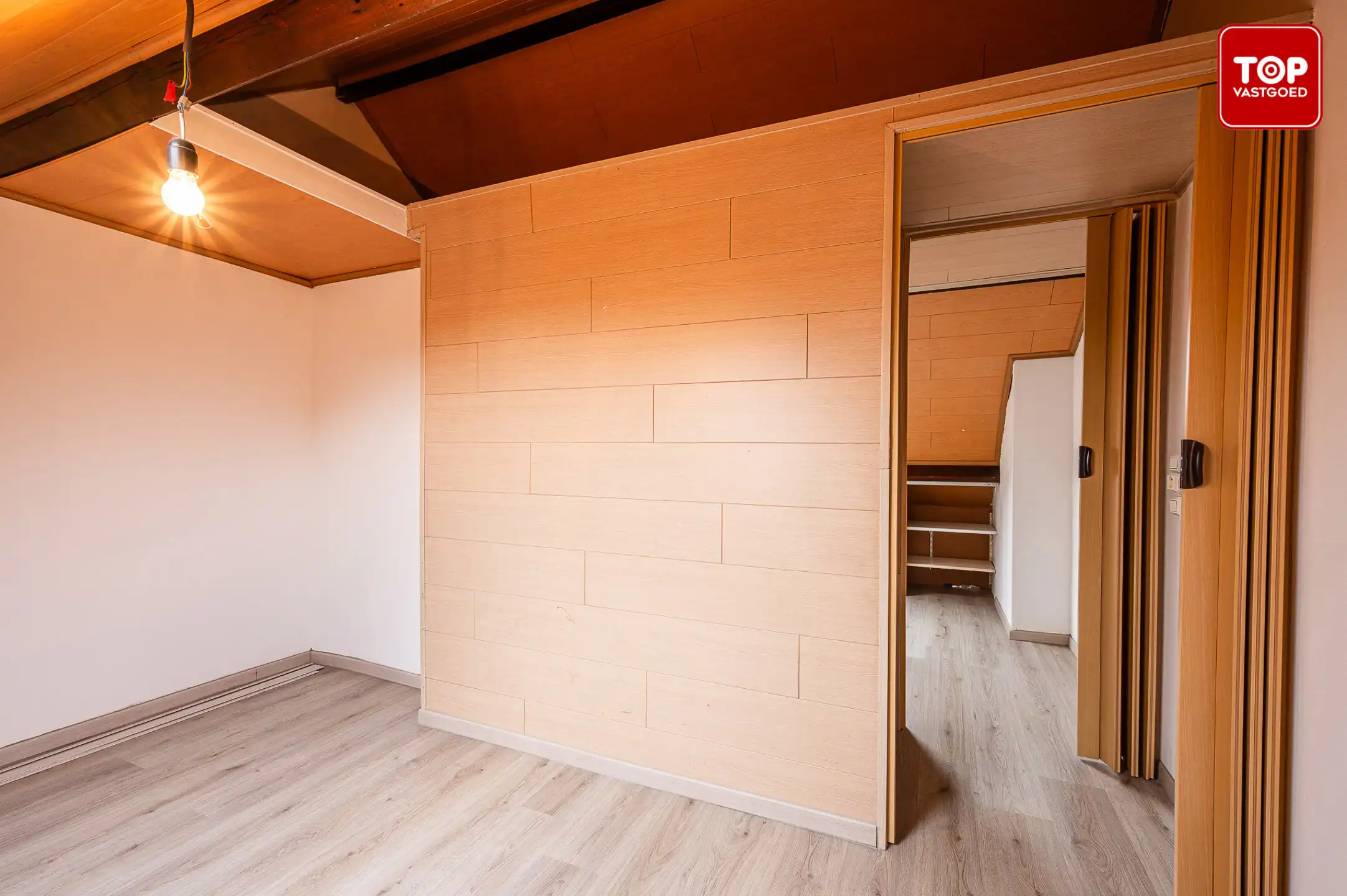 Te renoveren woning met 4 slaapkamers en leuke stadstuin. foto 23