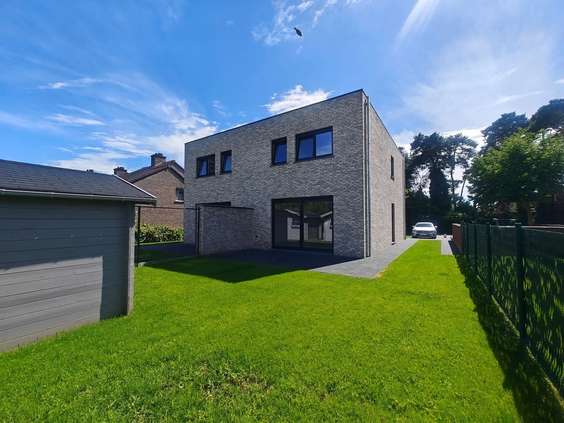 Instapklare nieuwbouwwoning met 3 slaapkamers in een rustige, kindvriendelijke buurt van Maasmechelen.  foto 3