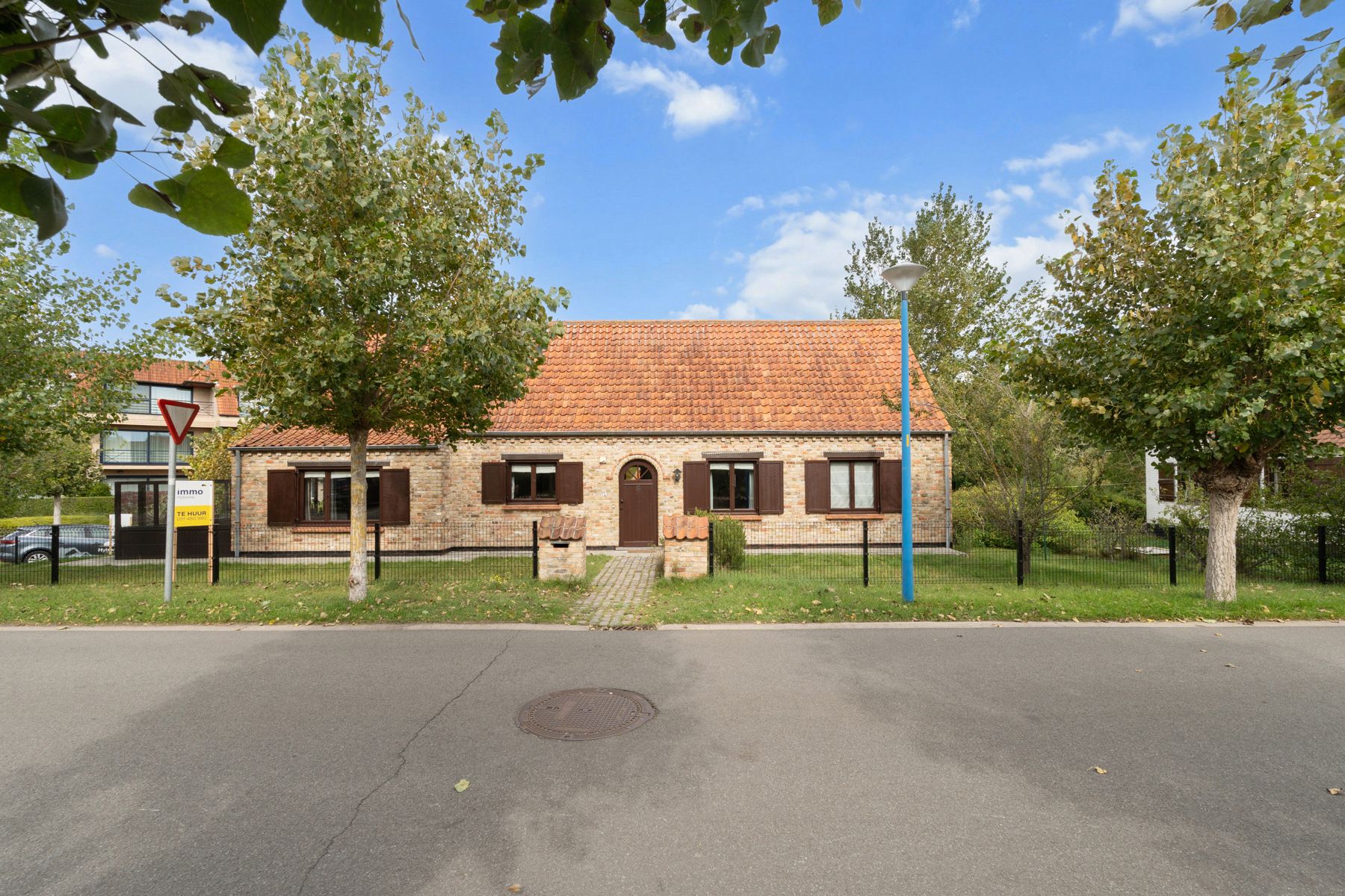 Ruime vrijstaande woning foto {{pictureIndex}}