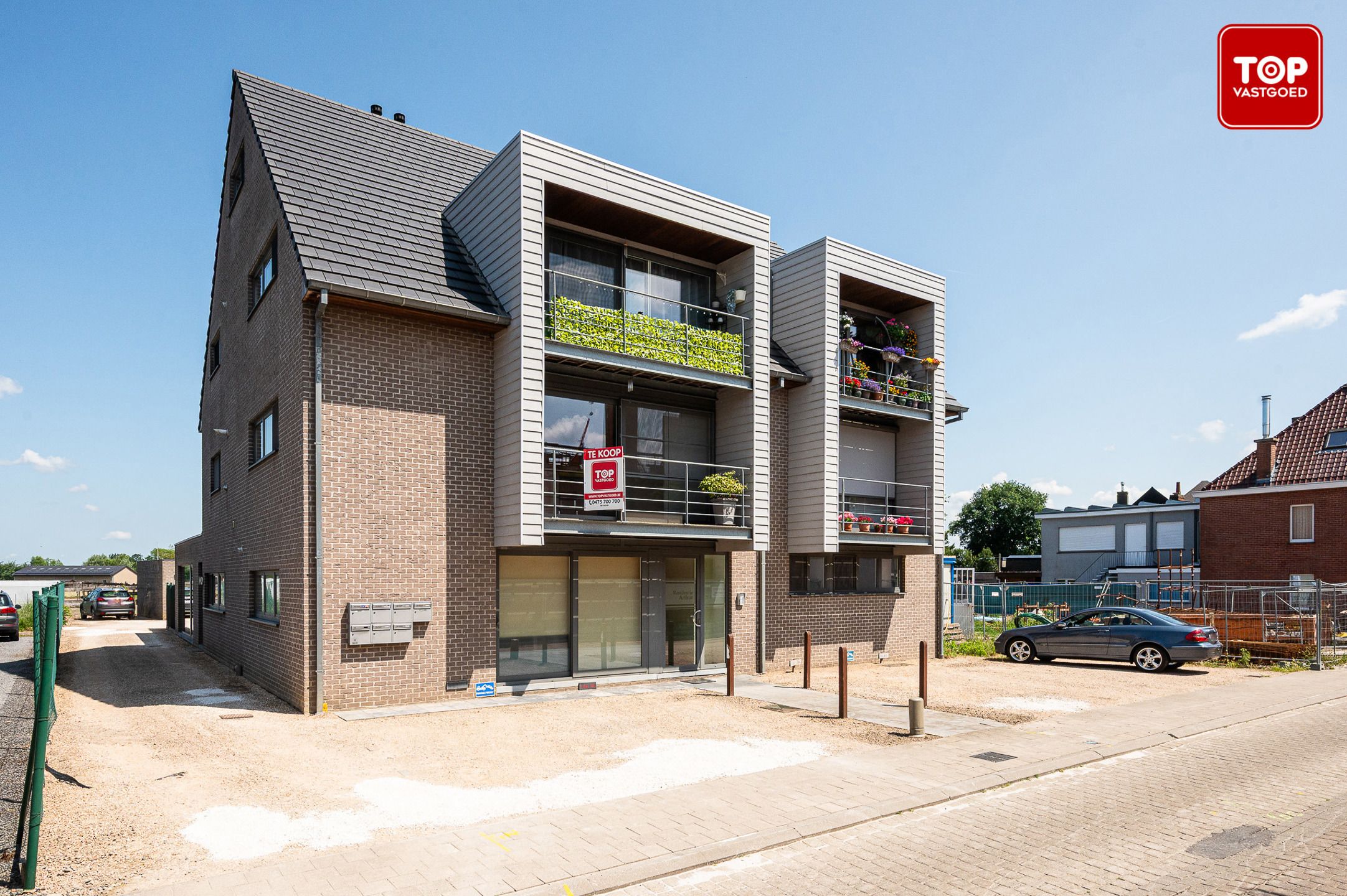 Instapklaar appartement met 2 slaapkamers in hartje Belzele  foto {{pictureIndex}}