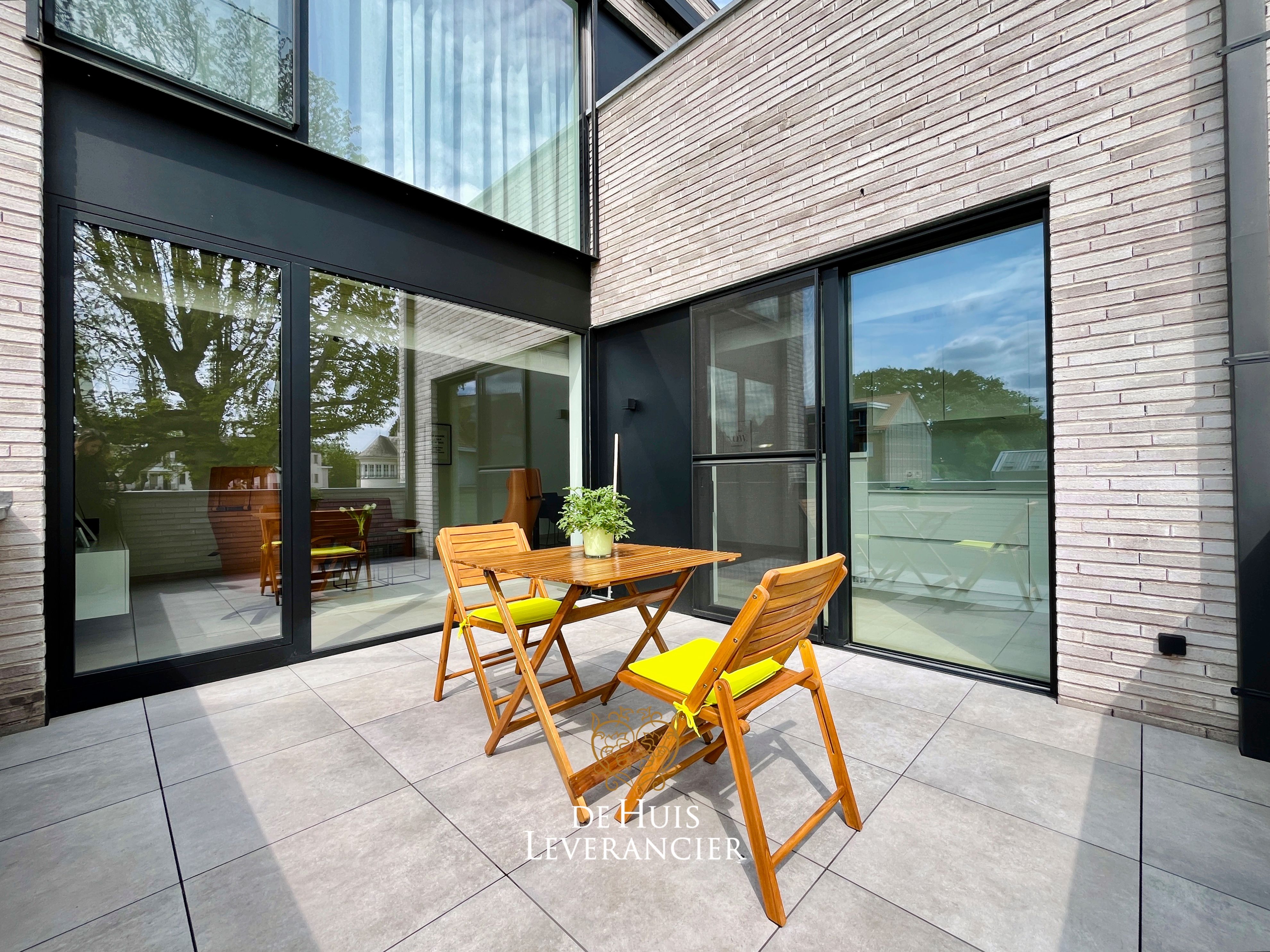 Discrete luxe & tijdloze elegantie : subliem nieuwbouwappartement met terras en gemeenschappelijk tuin te koop in Boechout foto 2