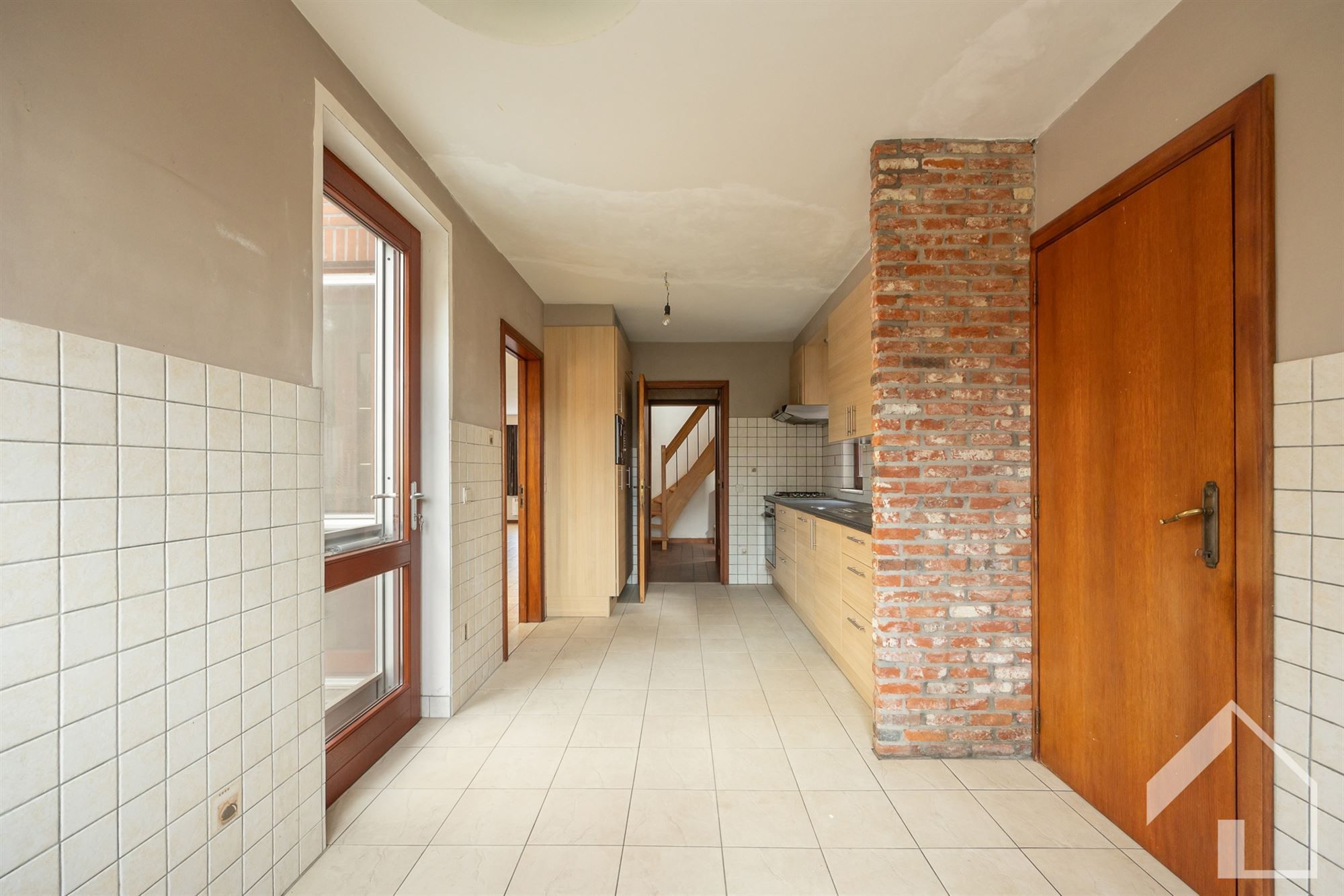 Deels te renoveren woning foto 9