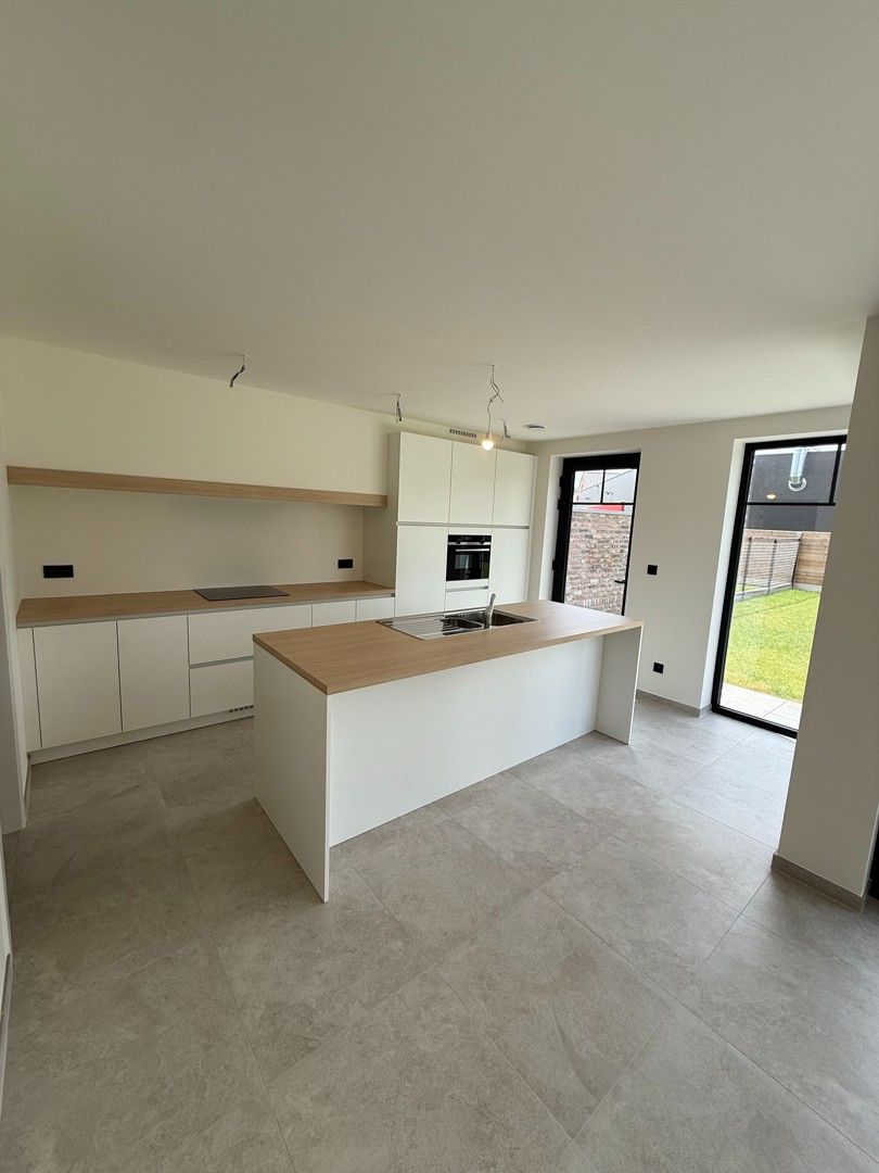 Prachtige BEN-woning met 3 slaapkamers, terras en tuin te Opitter/Bree. foto 7