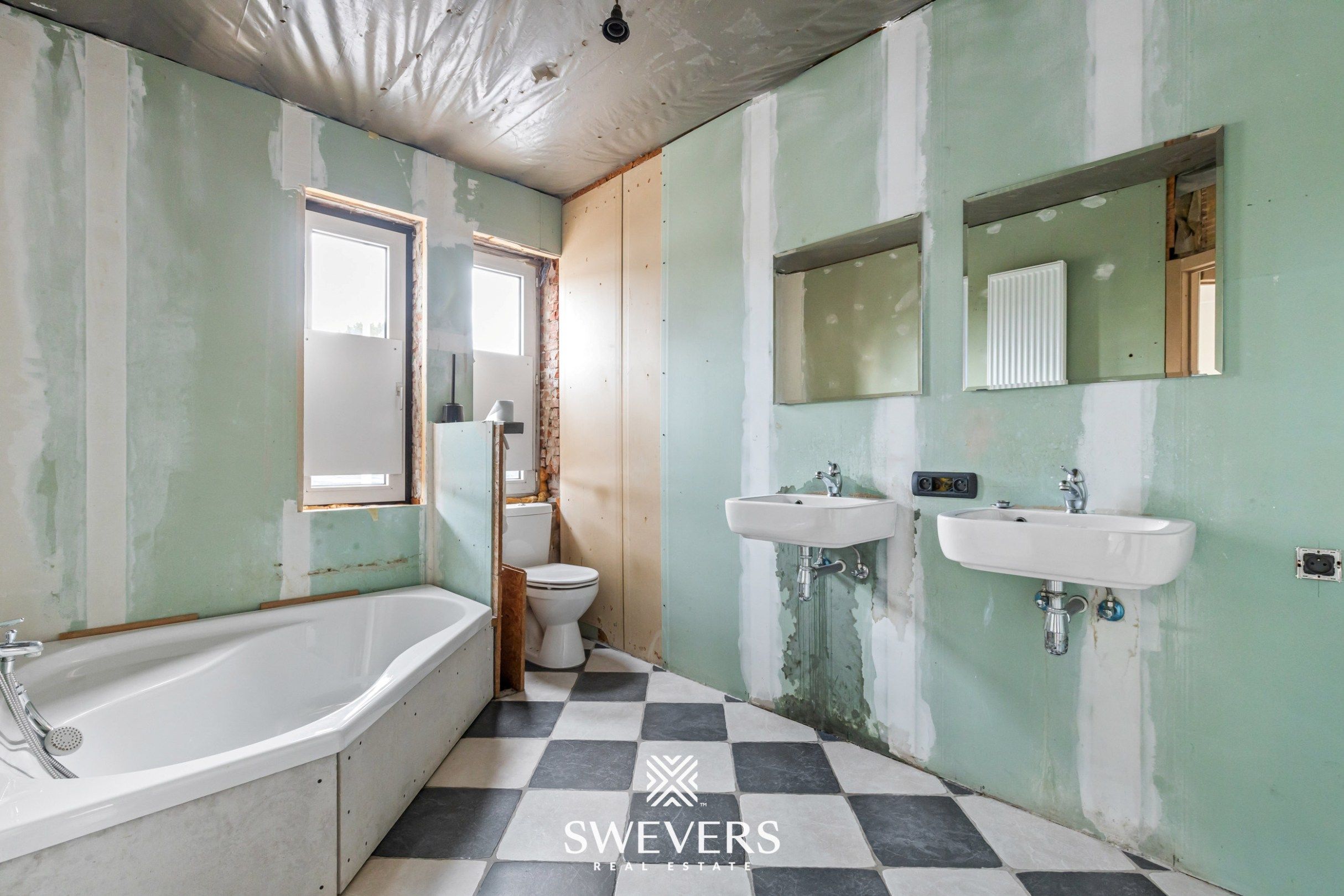 Unieke renovatiekans: karaktervol herenhuis te Zonhoven foto 21