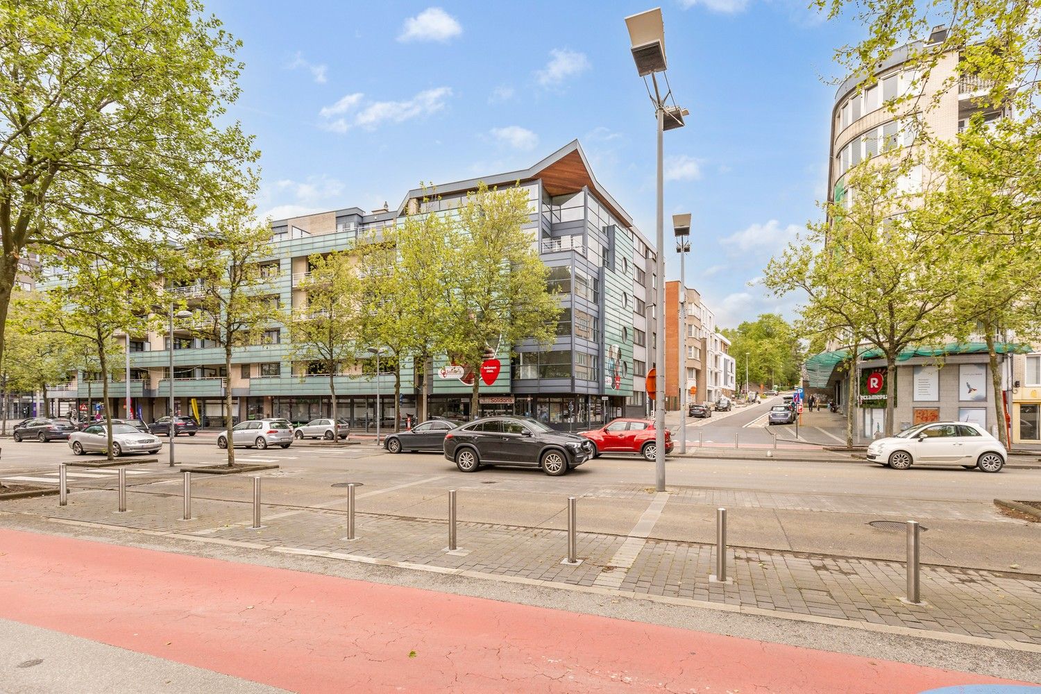 Ingericht kantoor met parking in het centrum van Genk foto 2