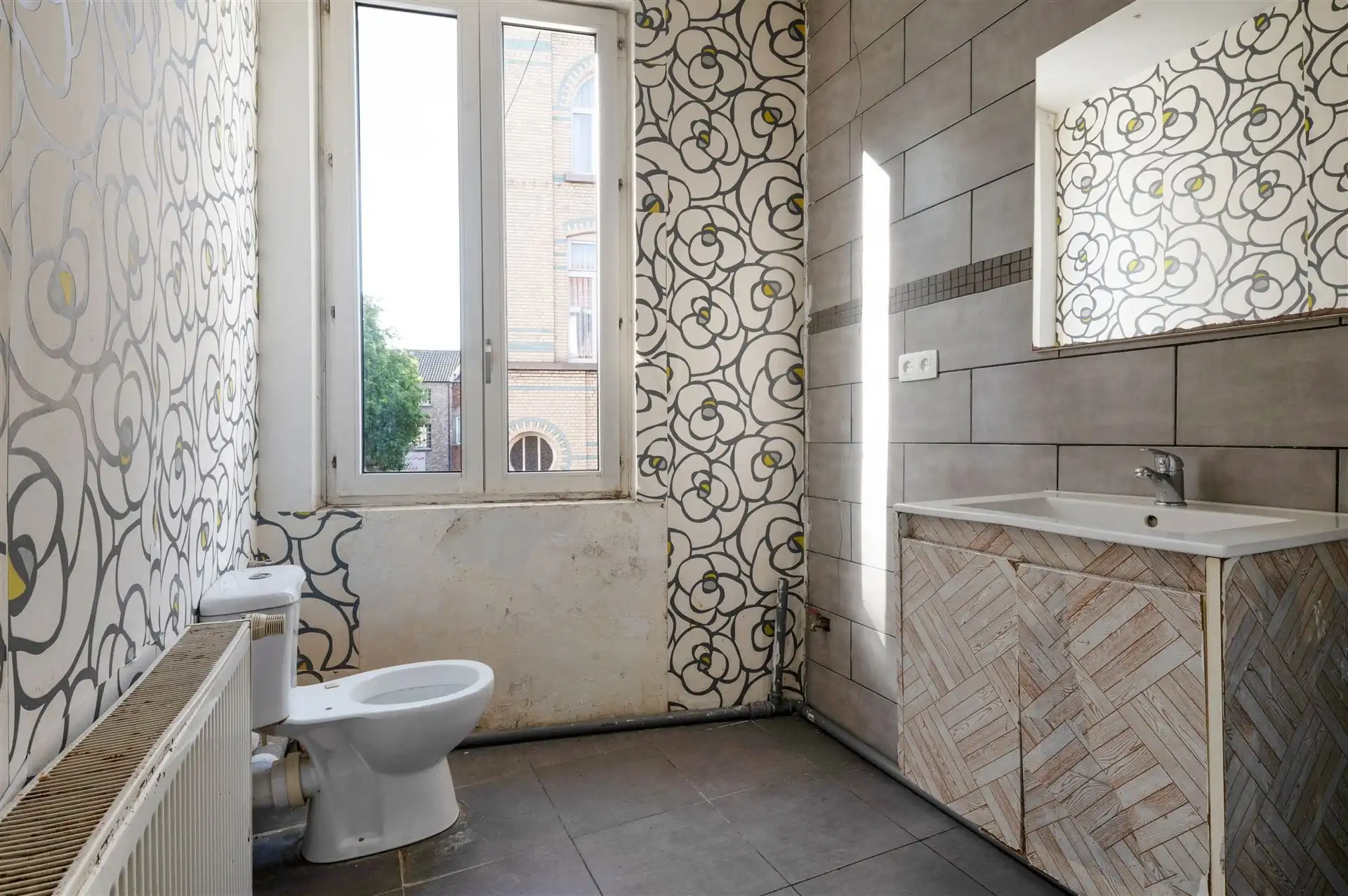 Renovatiepand met mogelijkheid tot 5 slpks op topligging! foto 12