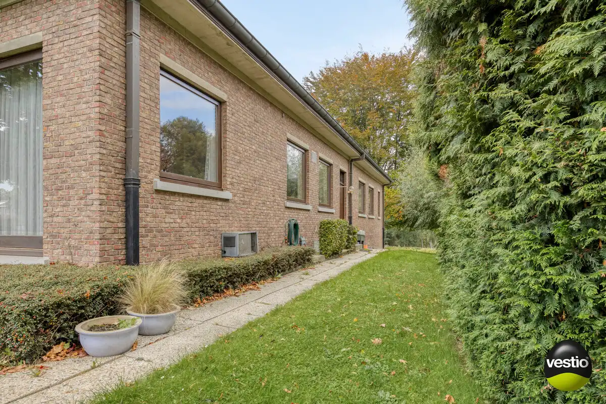 RUIME RESIDENTIEEL GELEGEN VILLA OP 46A89CA NABIJ CENTRUM BILZEN. foto 58