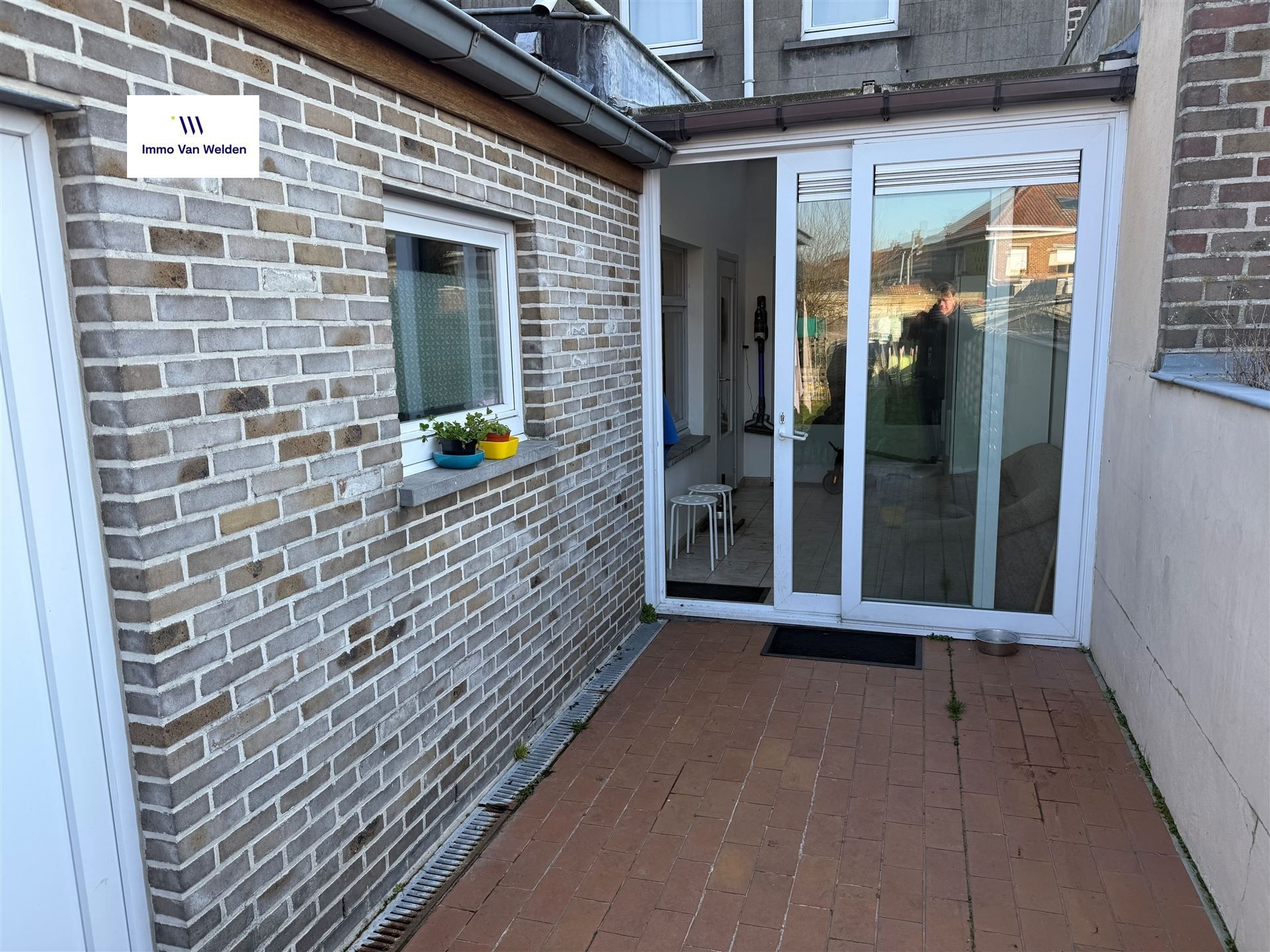 Knusse stadswoning met aanbouw, tuin en garage foto 2