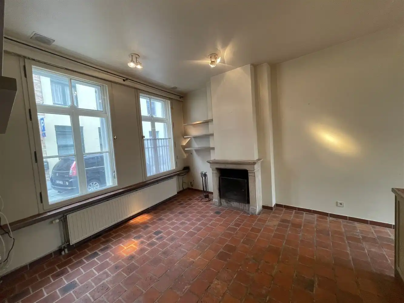 In één van de mooiste straten van Brugge centrum, vlakbij alle winkels CHARMANT ENERGIEZUINIG LICHTRIJK WOONHUIS met stadsTUINTJE, 3 SLAAPKAMERS, 2 BADKAMERS , Mogelijkheid om GARAGE bij te kopen foto 5