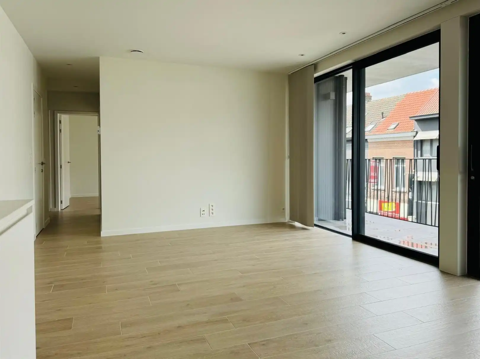 Appartement met twee slaapkamers, groot terras en autostaanplaats foto 3