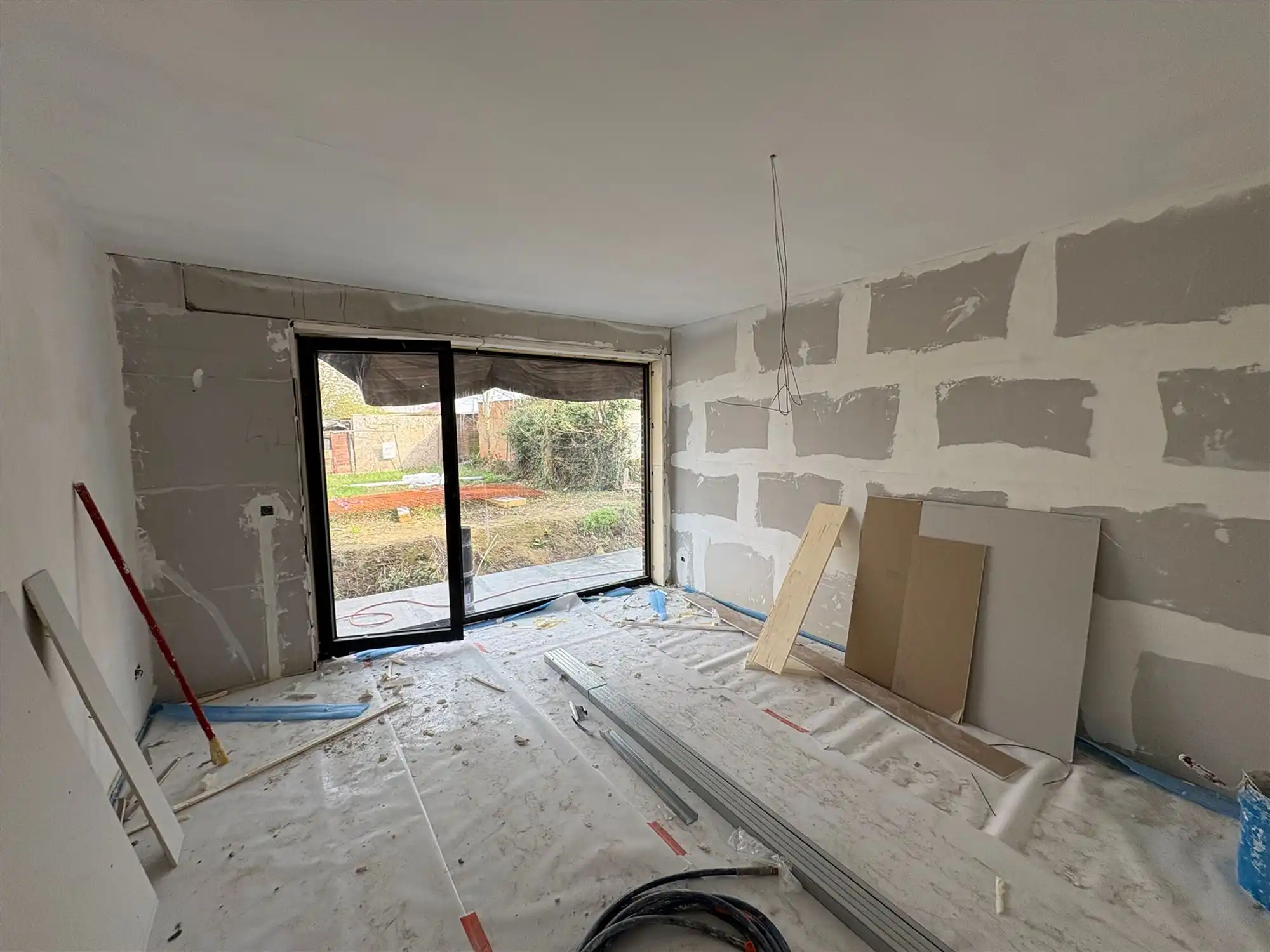 Gelijkvloersappartement met 3 slaapkamers en tuin. foto 7