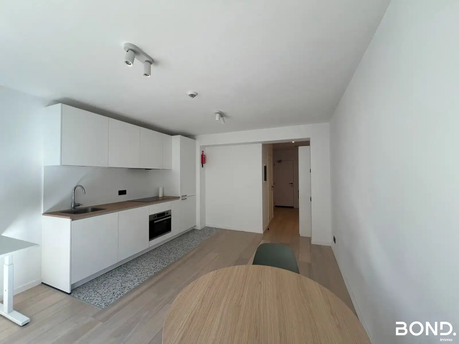 Totaal gerenoveerde studentenstudio te huur in hartje Leuven foto 3