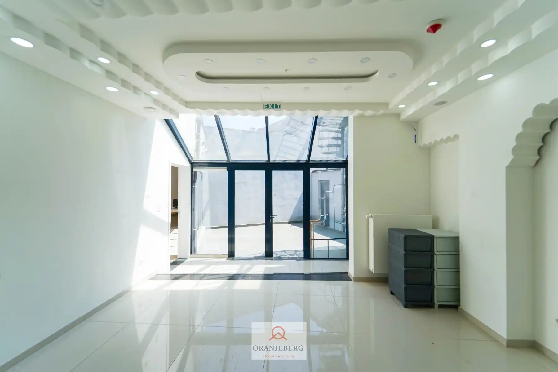 Recent volledig gerenoveerd handelspand (+-280m²) in Sleepstraat TE HUUR met een moderne uitstraling. foto 7