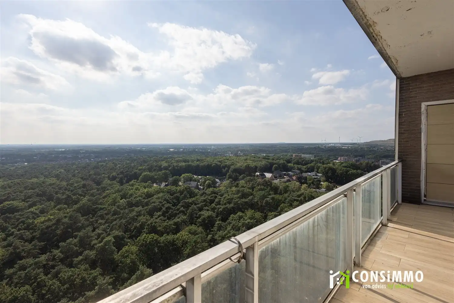 Ruim gerenoveerd appartement op de 19de verdieping met een adembenemend uitzicht over Genk foto 14