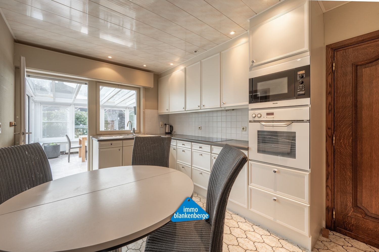 Ruime alleenstaande bungalow met tuin in rustige wijk foto 23