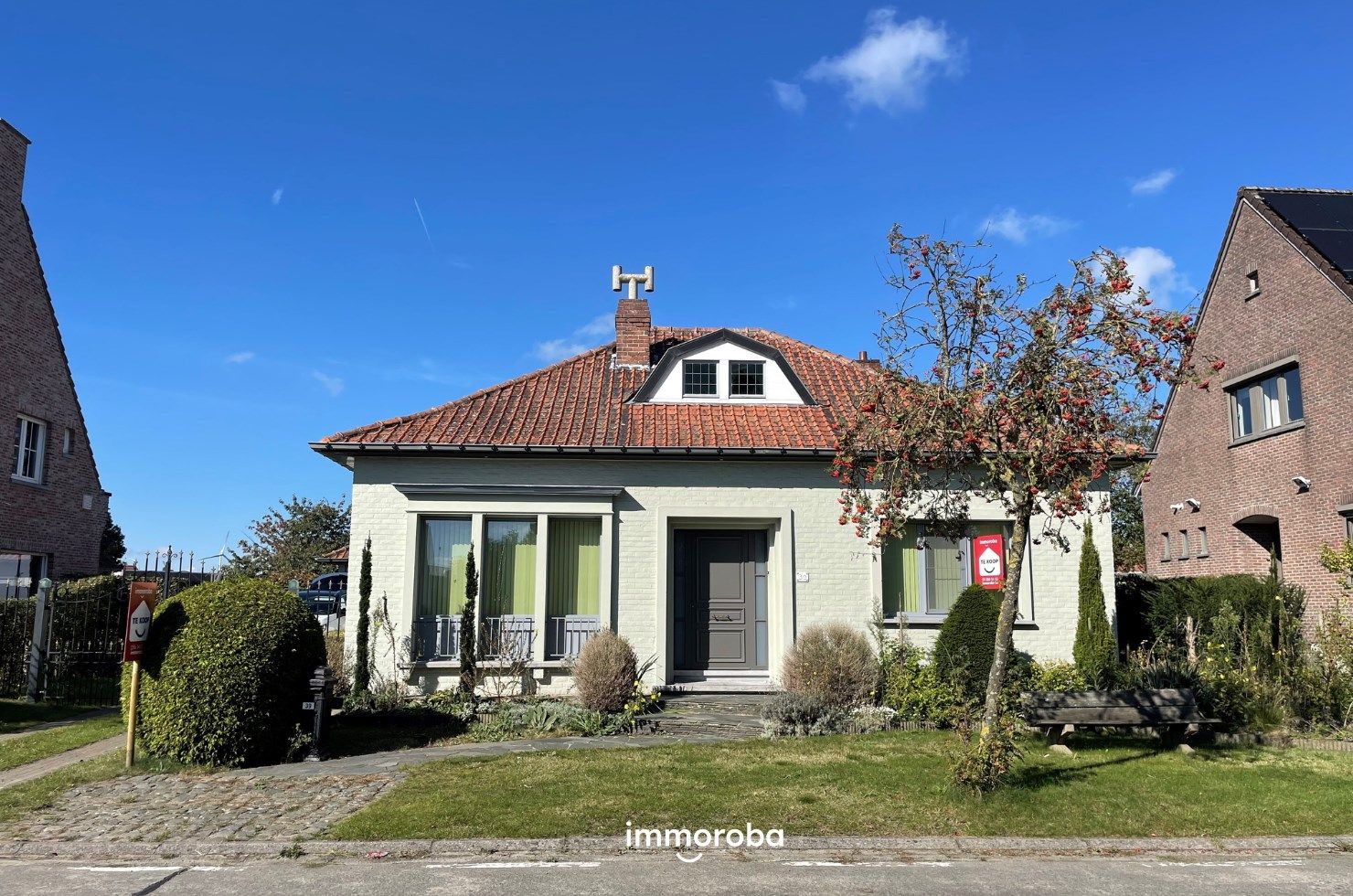 Stevige, alleenstaande woning op perceel van 1229 m² TE KOOP in Zulte! foto 1