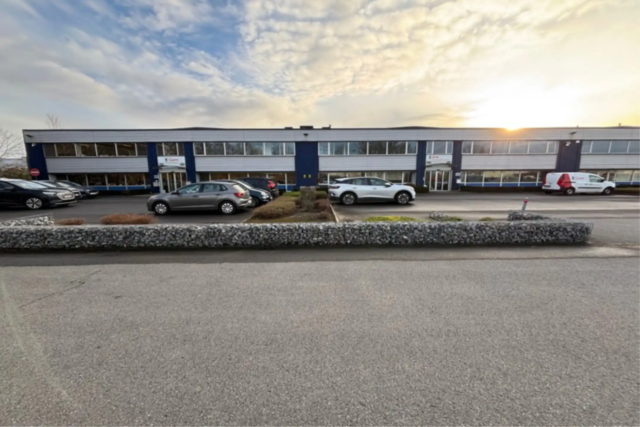 Magazijn van 1.152 m²  en kantoor 288m² nabij A12 foto 6