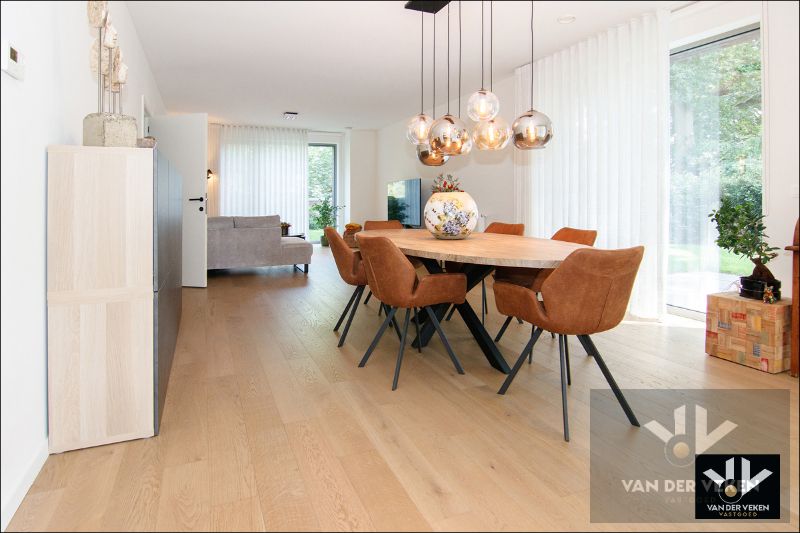 LUXUEUS GVL 3 SLPK-APP MET TUIN EN TWEE STAANPLAATSEN foto 8