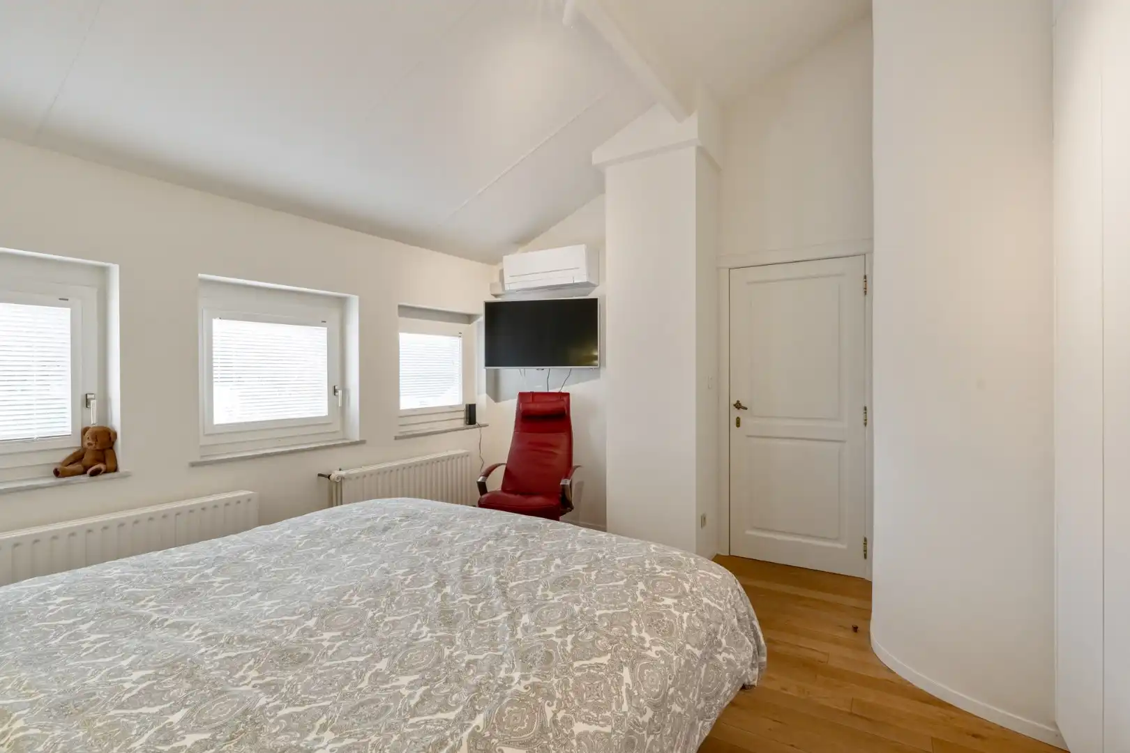 Verrassend luchtige villa  foto 21