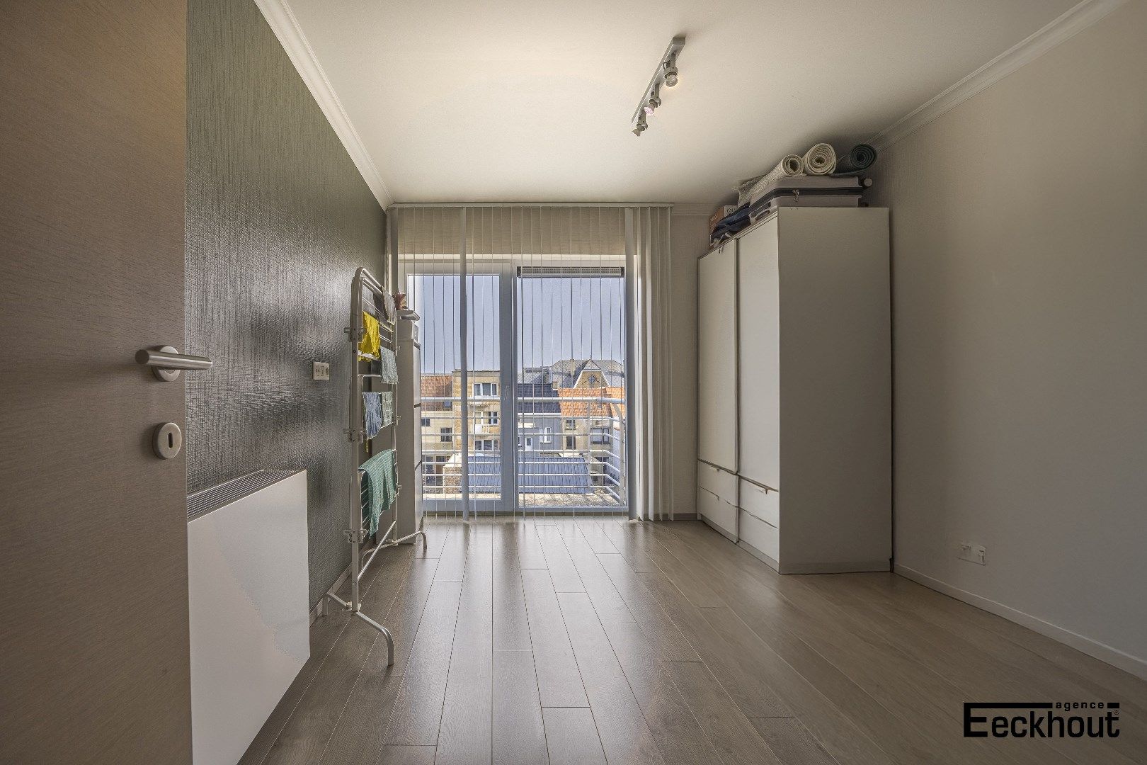 Verzorgd en modern appartement met zonnig terras foto 9