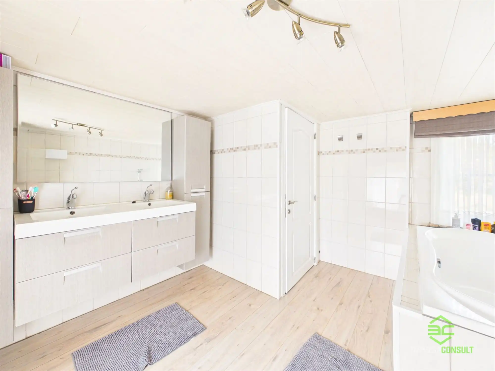 Instapklare gezinswoning op een ruim perceel van 11a 92ca! foto 17