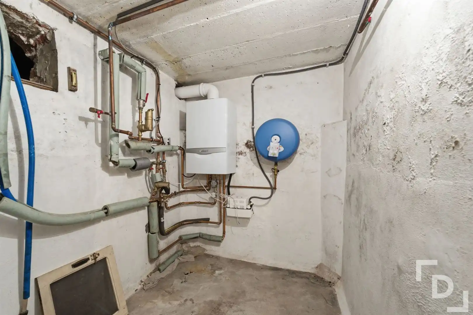 Losstaande woning met landelijke verzichten te koop in Ieper. foto 19