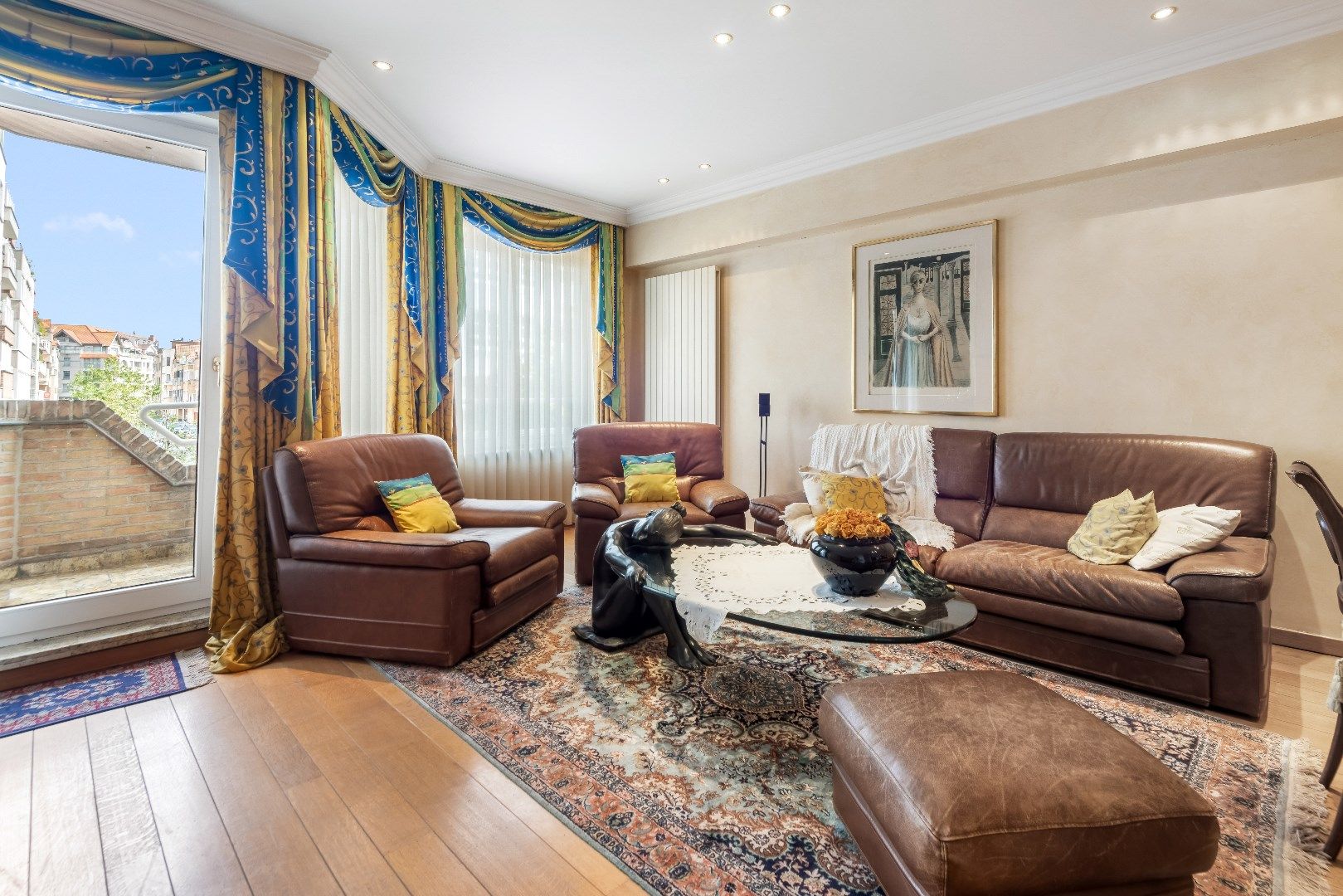 Luxueus ingericht appartement aan de zonnekant van de Dumortierlaan. Parking in het gebouw mgl. foto 4