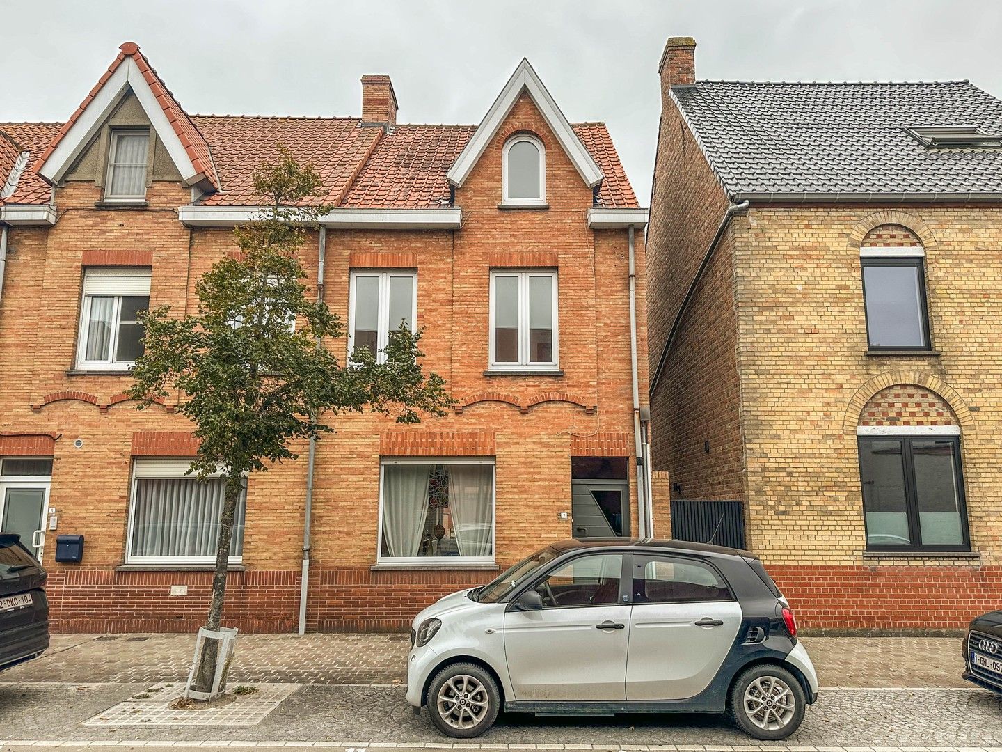 Instapklare rijwoning in het hartje van Oostduinkerke-dorp. foto {{pictureIndex}}