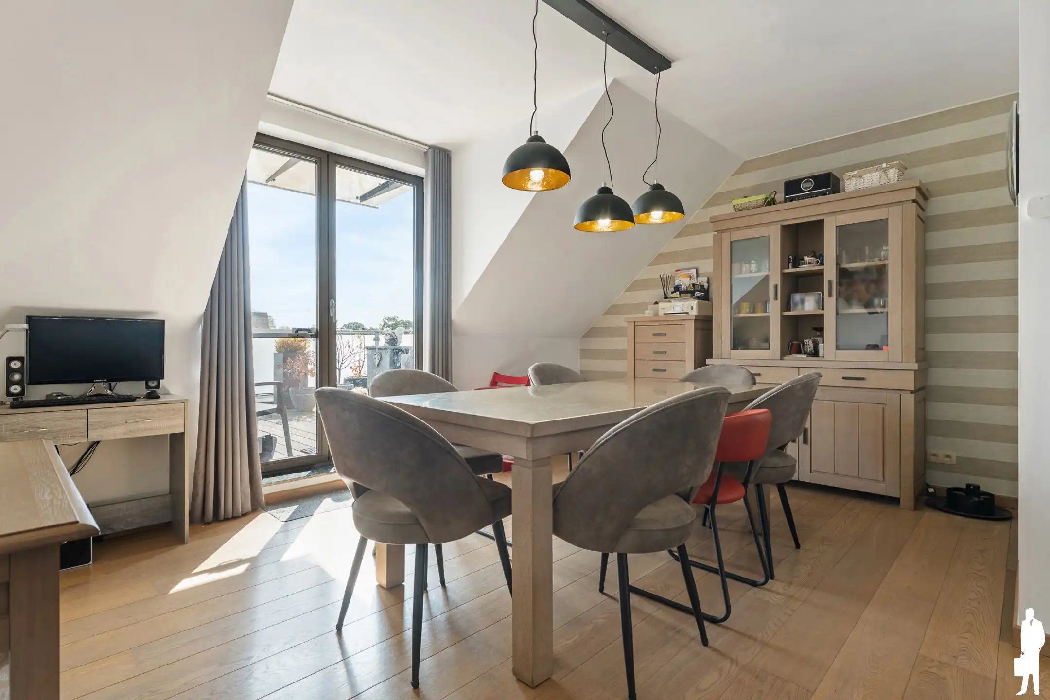 Lichtrijk dakappartement met riant dakterras en autobox foto 10