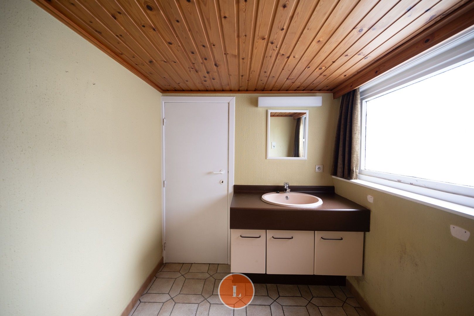 Te renoveren woning in Menen foto 8