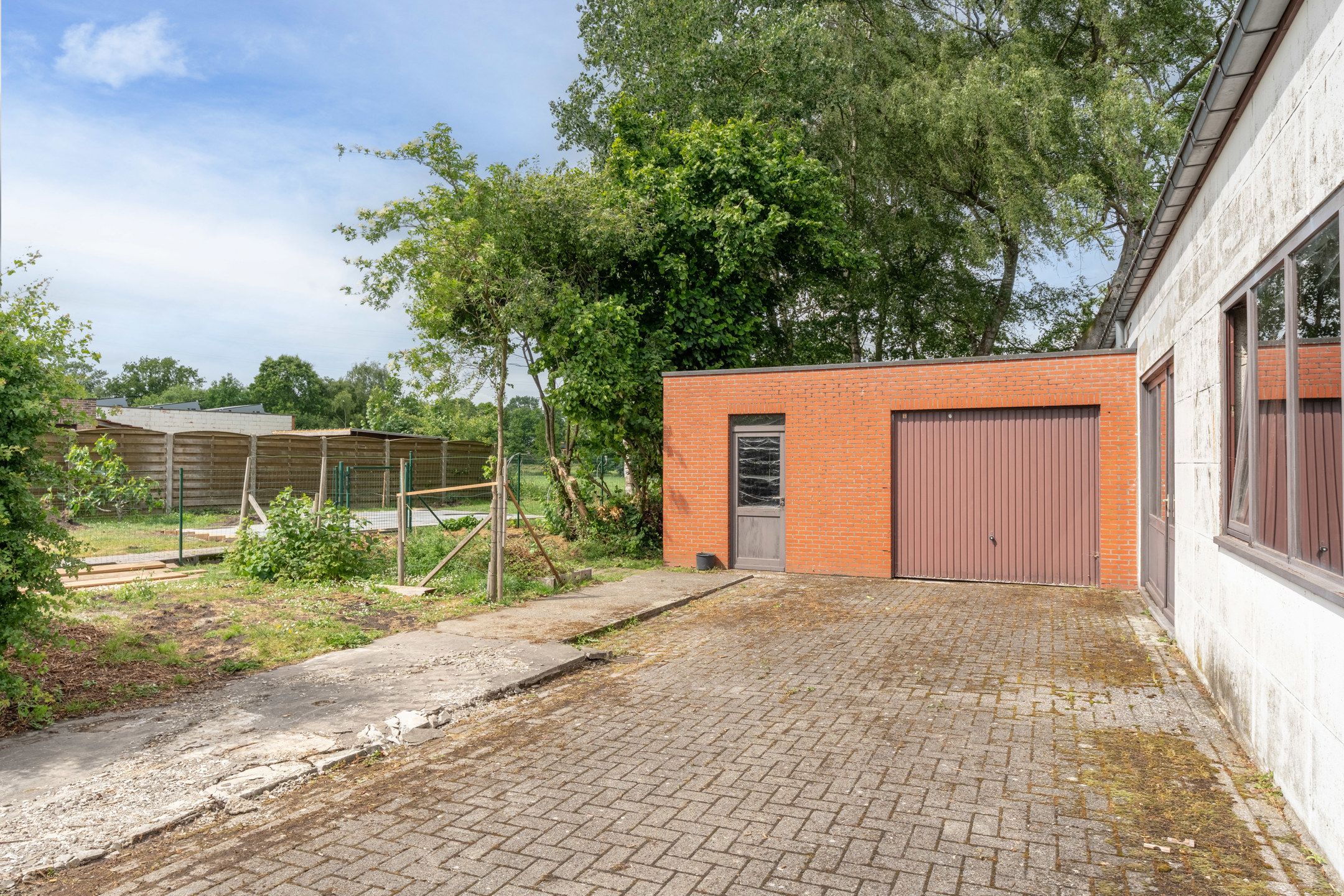 Ruime, te renoveren woning met vergund magazijn te Beerse foto 26