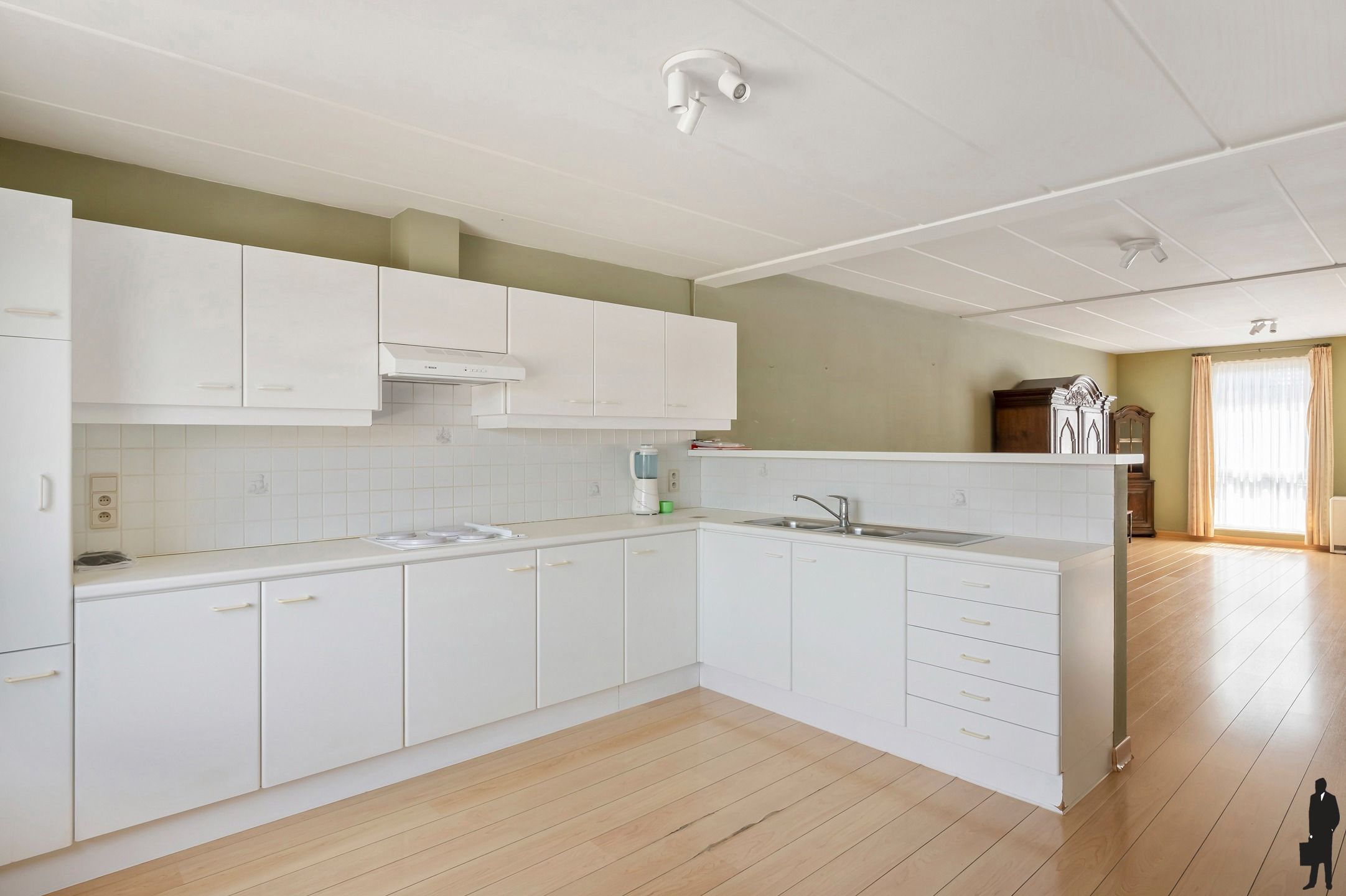 Ruim appartement met terras in het centrum van Nieuwmoer foto 12