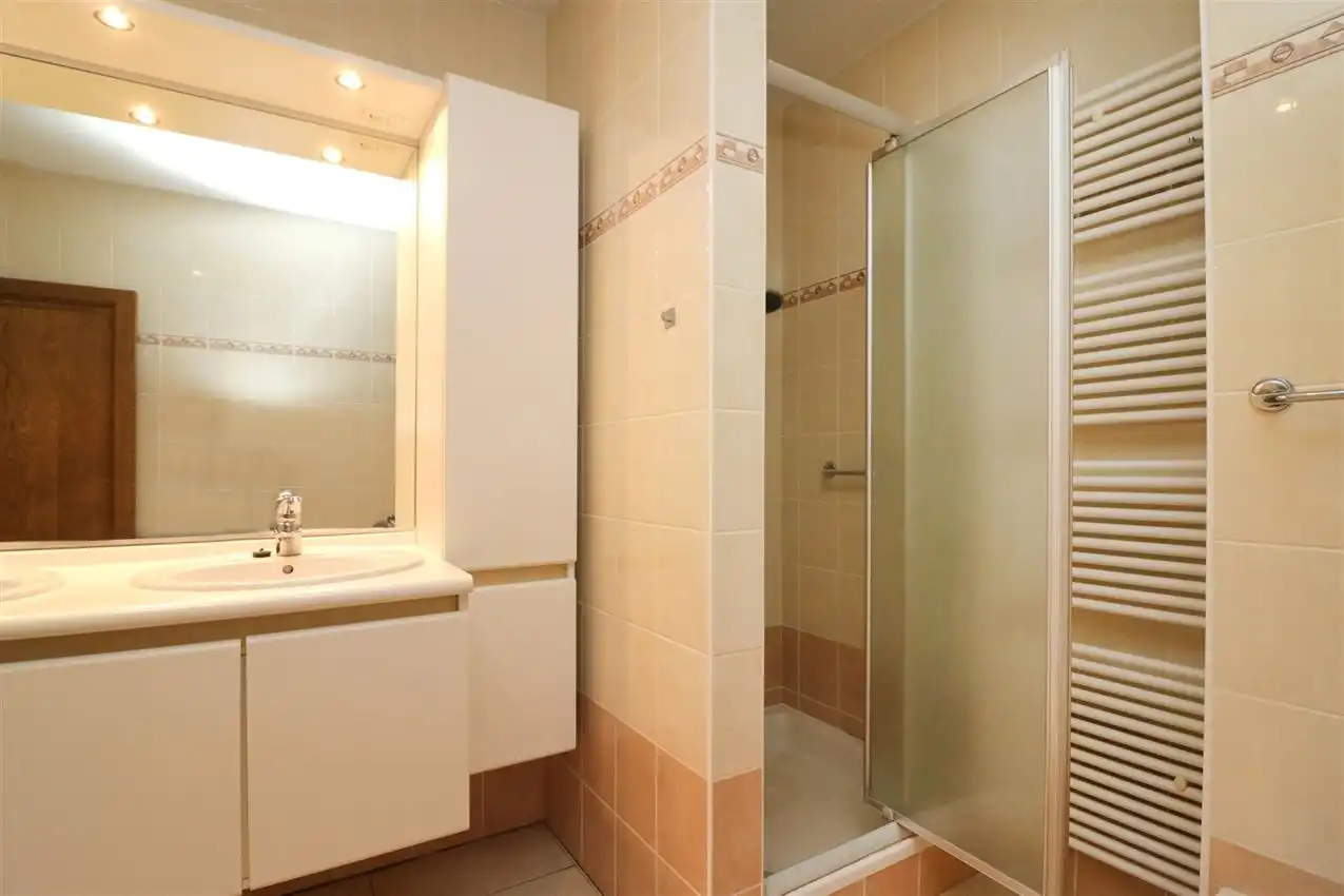 Appartement met 2 slpk., autostaanplaats en terras in centrum Aarschot foto 18