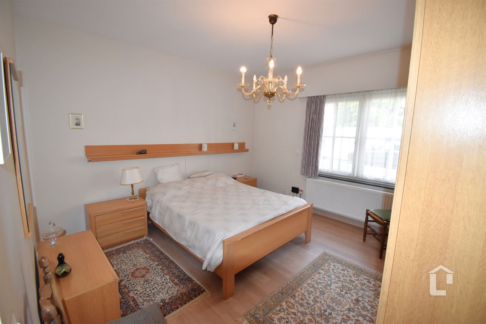 Ruim, recent gelijkvloers appartement in centrum Sint-Denijs-Westerm foto 6