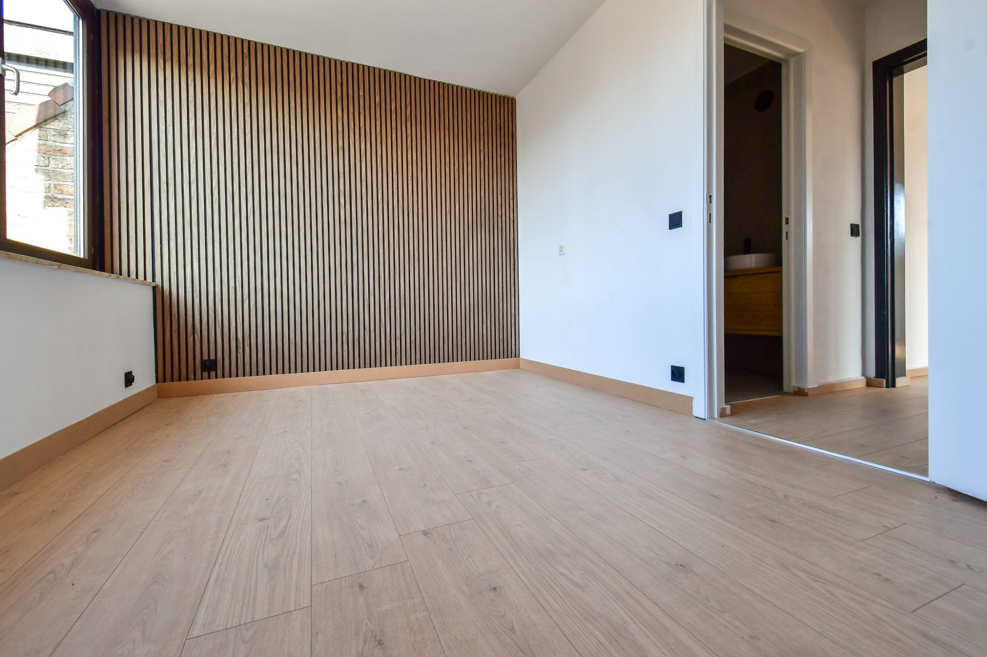 Centraal gelegen één-slaapkamerappartement met garage foto 11