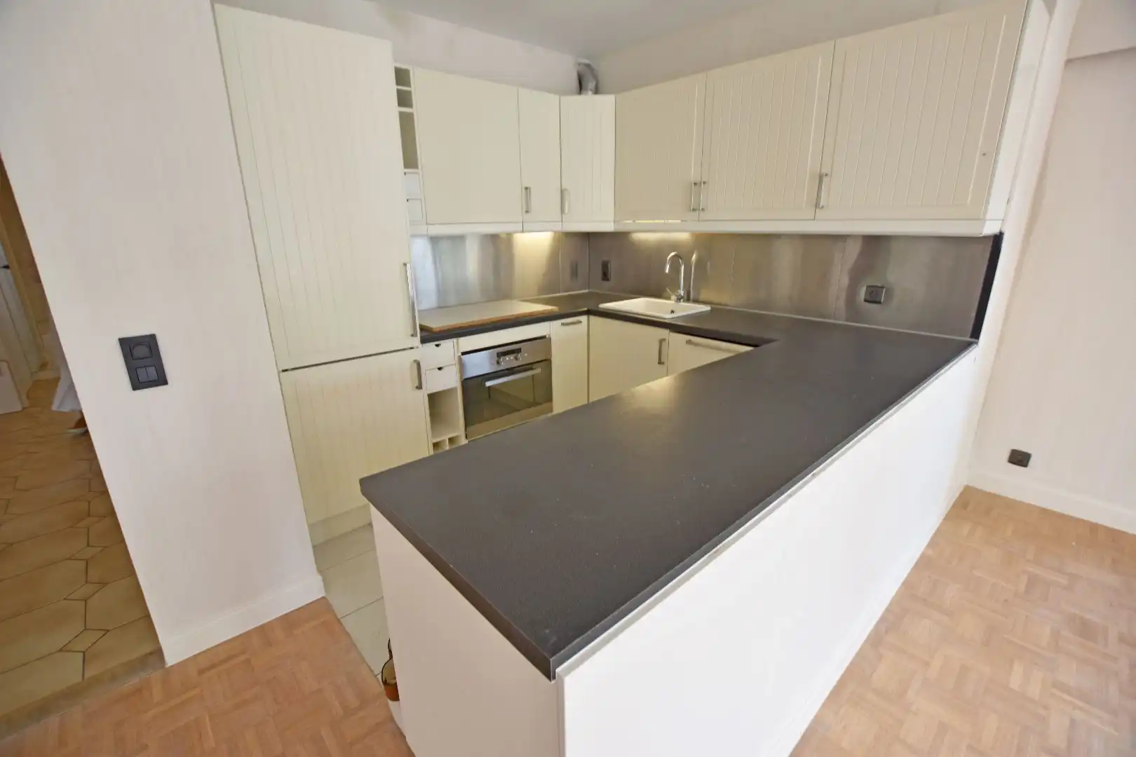 Ongemeubeld hoekappartement in hartje Zoute nabij het Albertplein foto 3