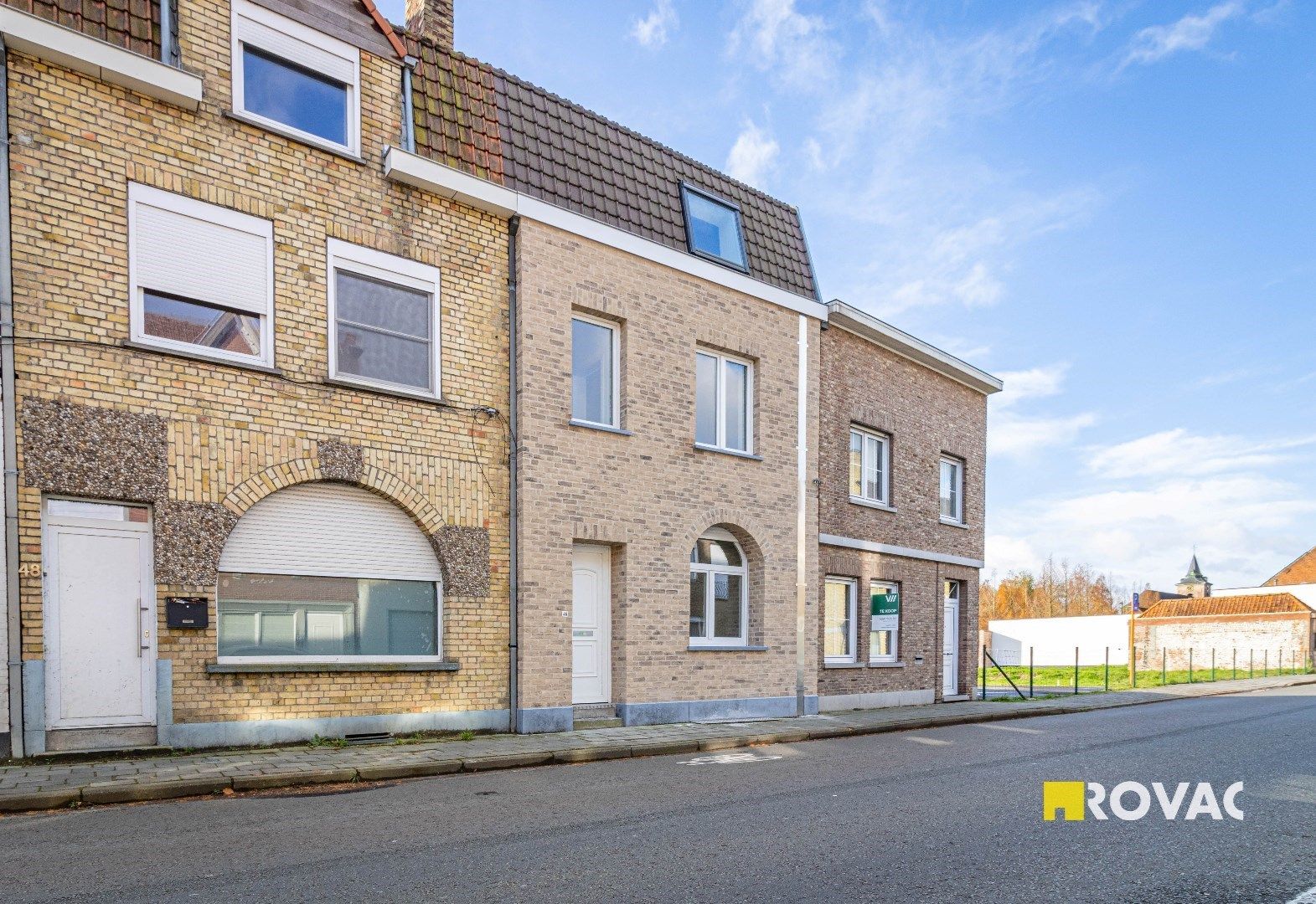 Volledig gerenoveerde woning met 3 slaapkamers en tuin foto {{pictureIndex}}