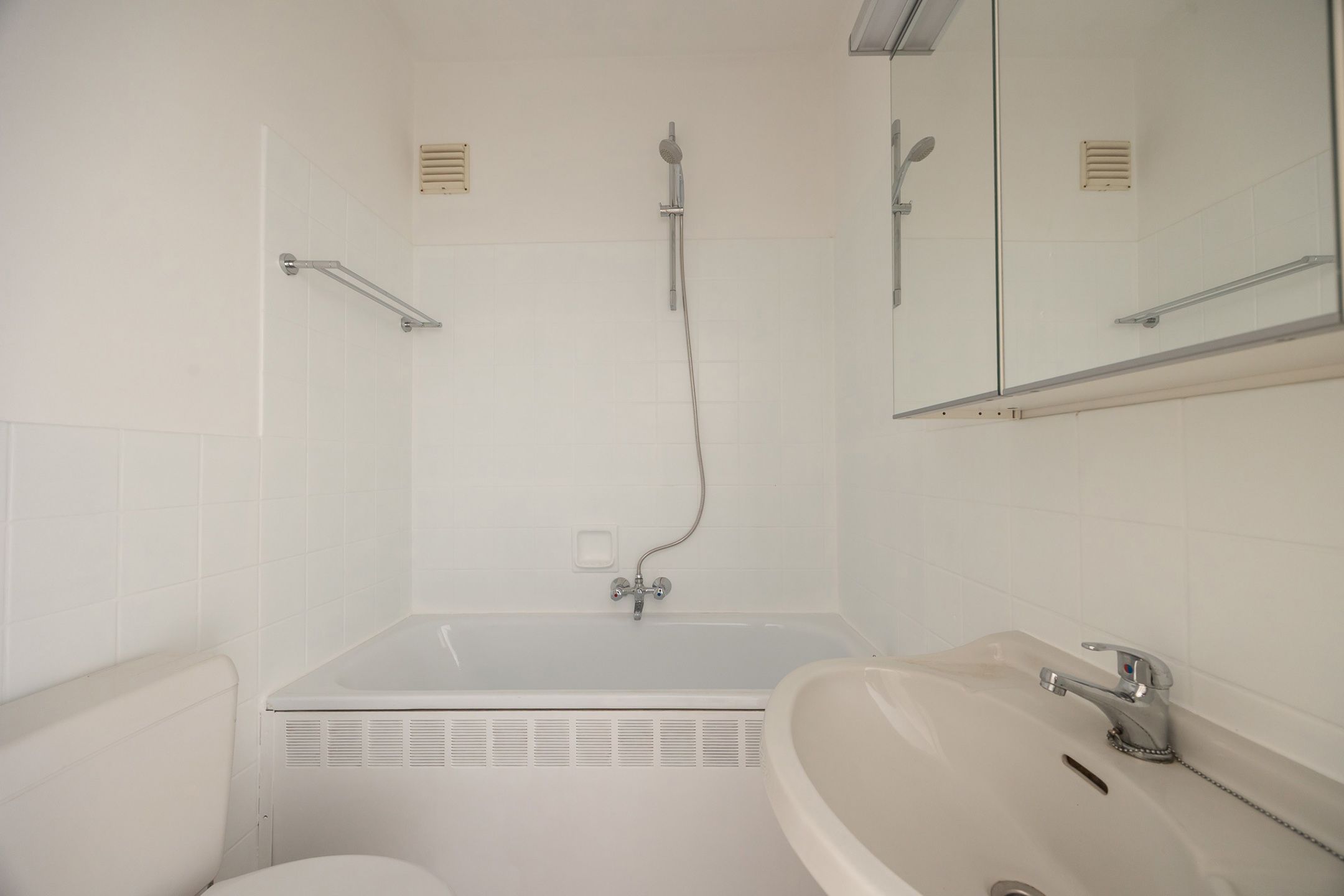 ANTWERPEN - Eénslaapkamer appartement nabij het Harmoniepark foto 7