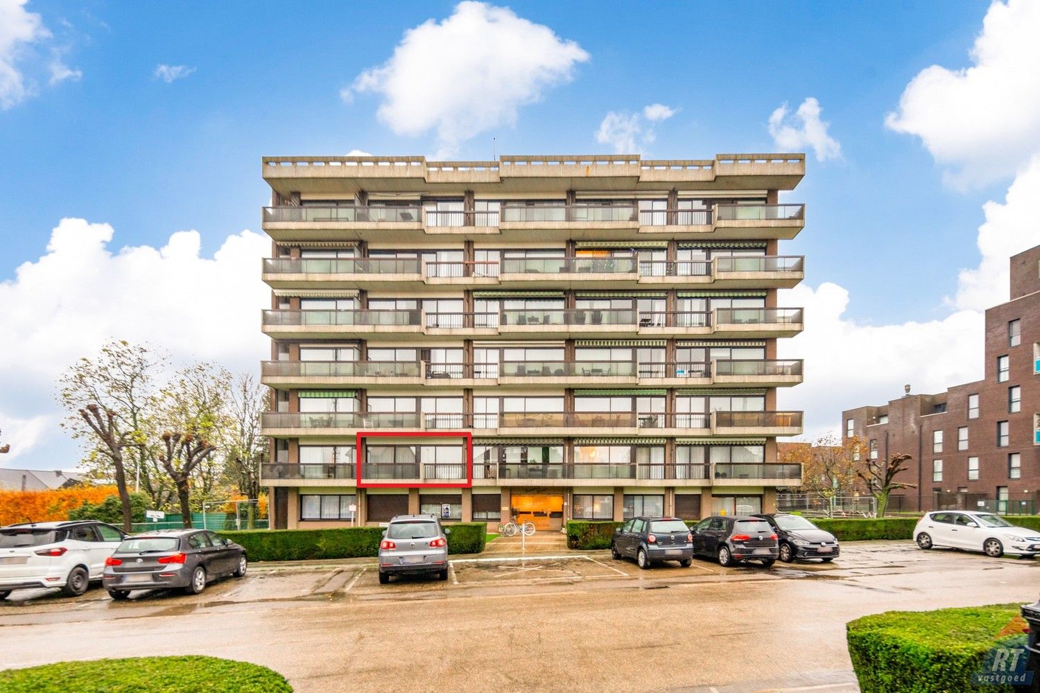 Gezellig appartement met 1 slaapkamer en autostaanplaats vlakbij het centrum van Sint-Truiden foto {{pictureIndex}}