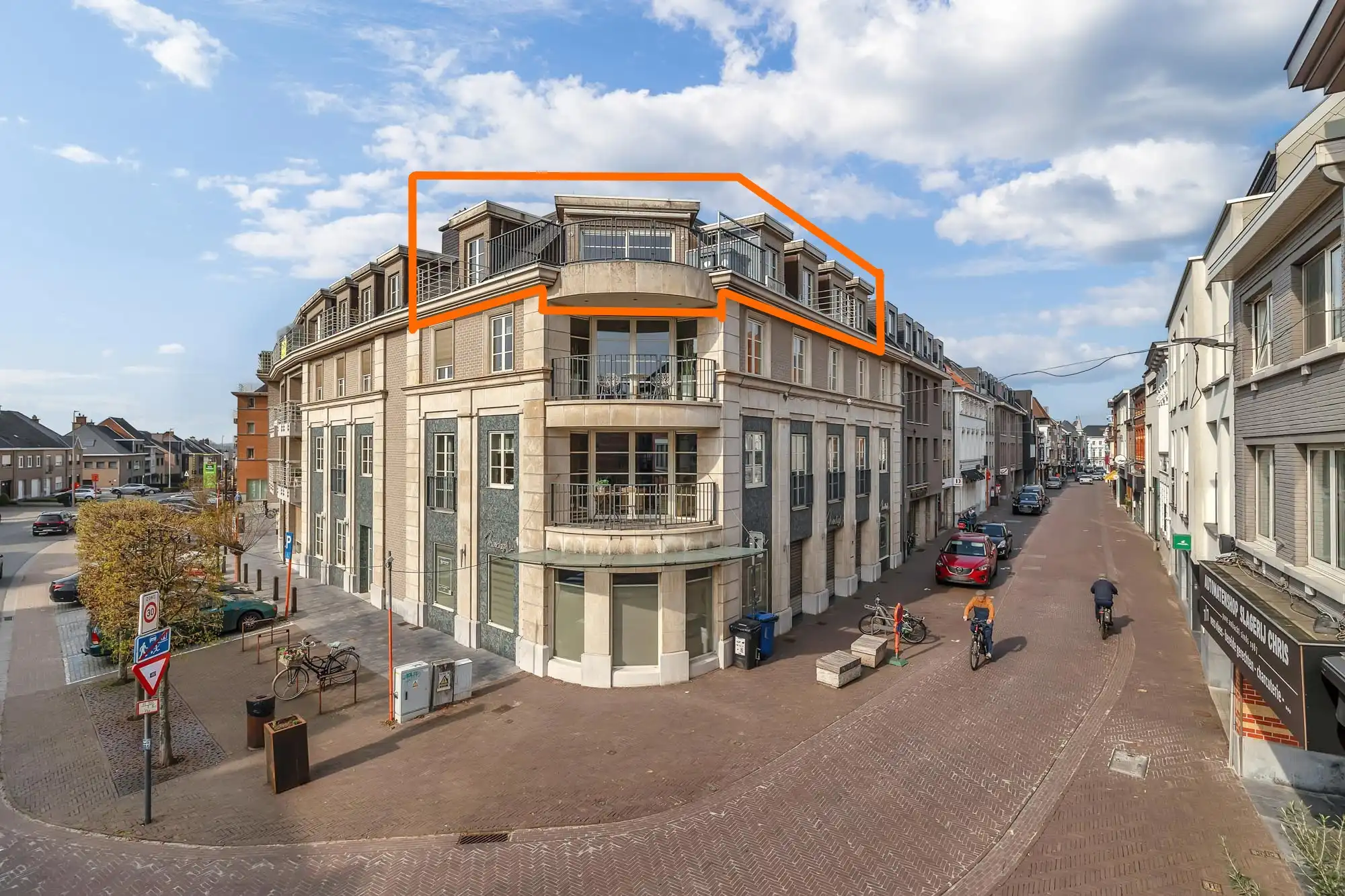 Luxe penthouse met 2 slpks & 5 terrassen centrum Zottegem foto 2