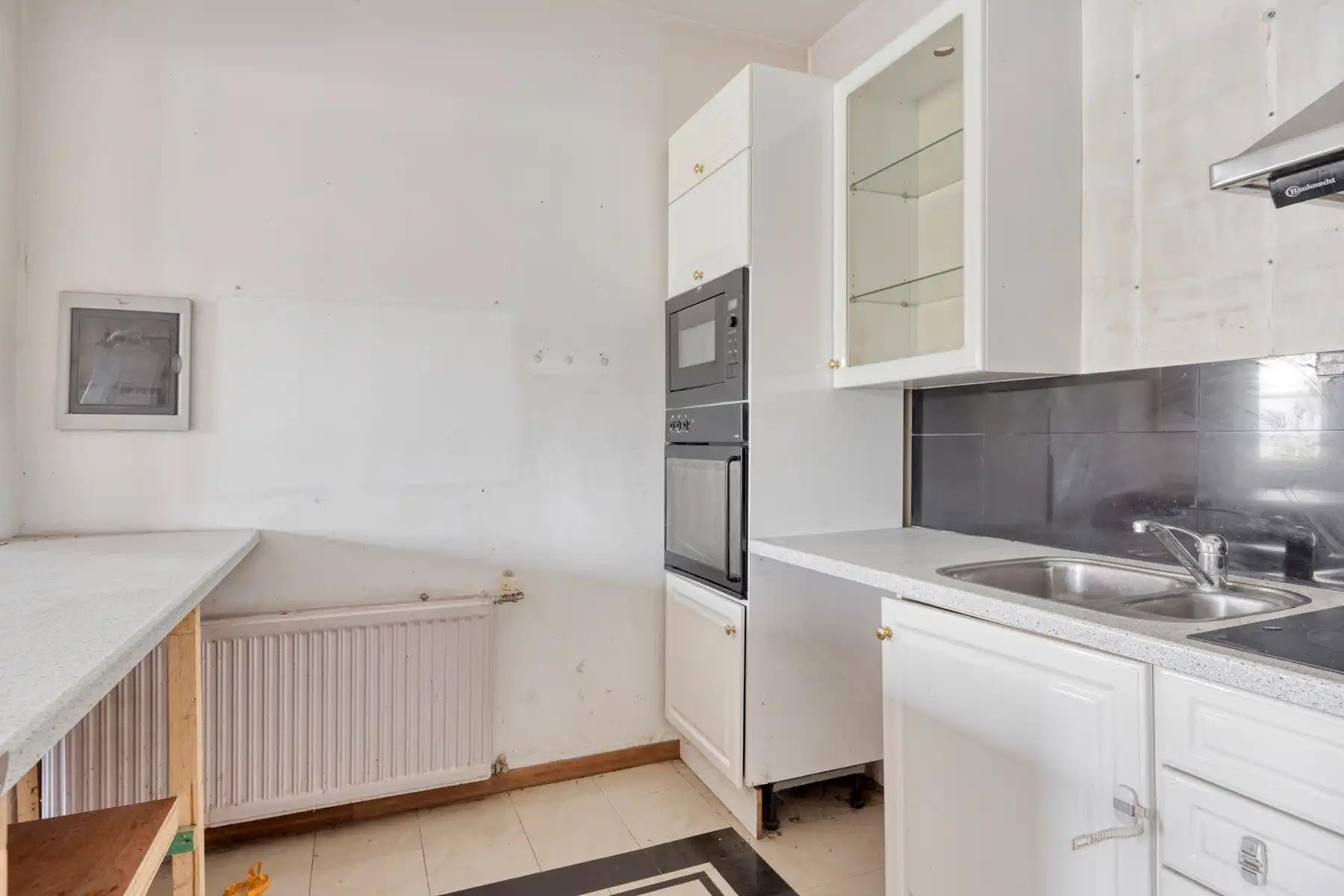 Ruime woning met 4 slaapkamers en loods  foto 8
