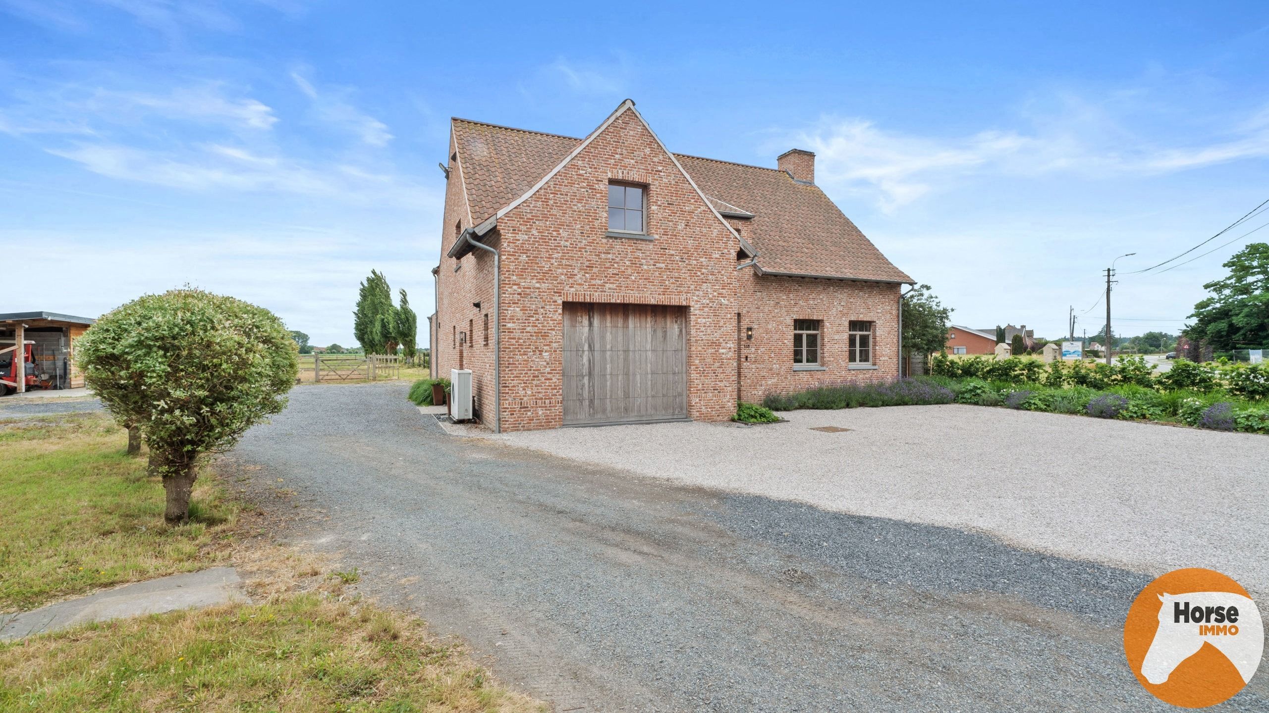 KNESSELARE - Nieuwbouw woning en bijgebouw op 41are foto {{pictureIndex}}