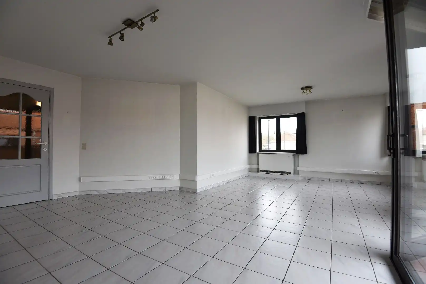 Ruim appartement met 2 slpks en ondergrondse autostaanplaats foto 2