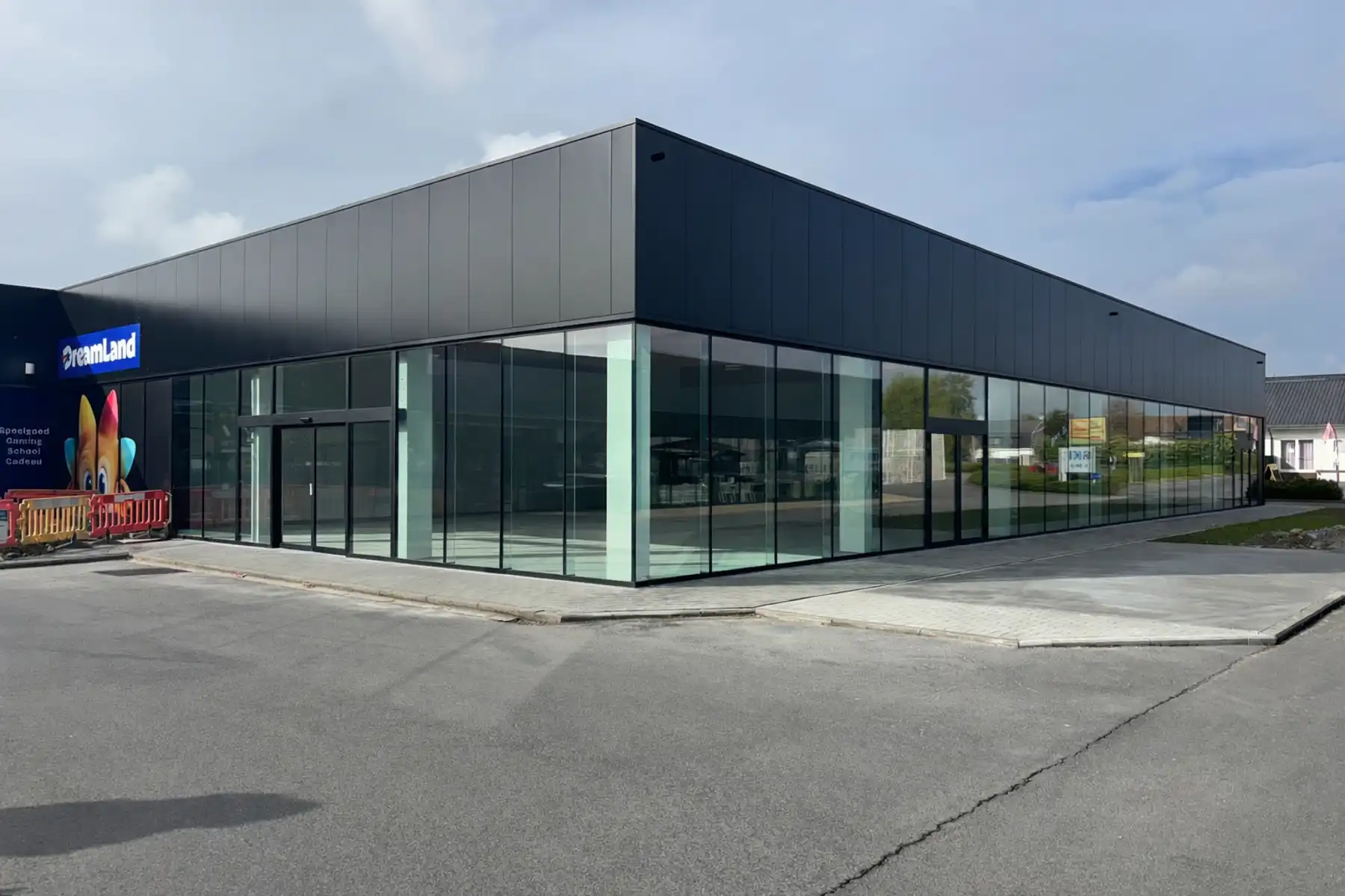 Winkelruimte 450 m² te huur – Mammoet 3 Roeselare foto {{pictureIndex}}
