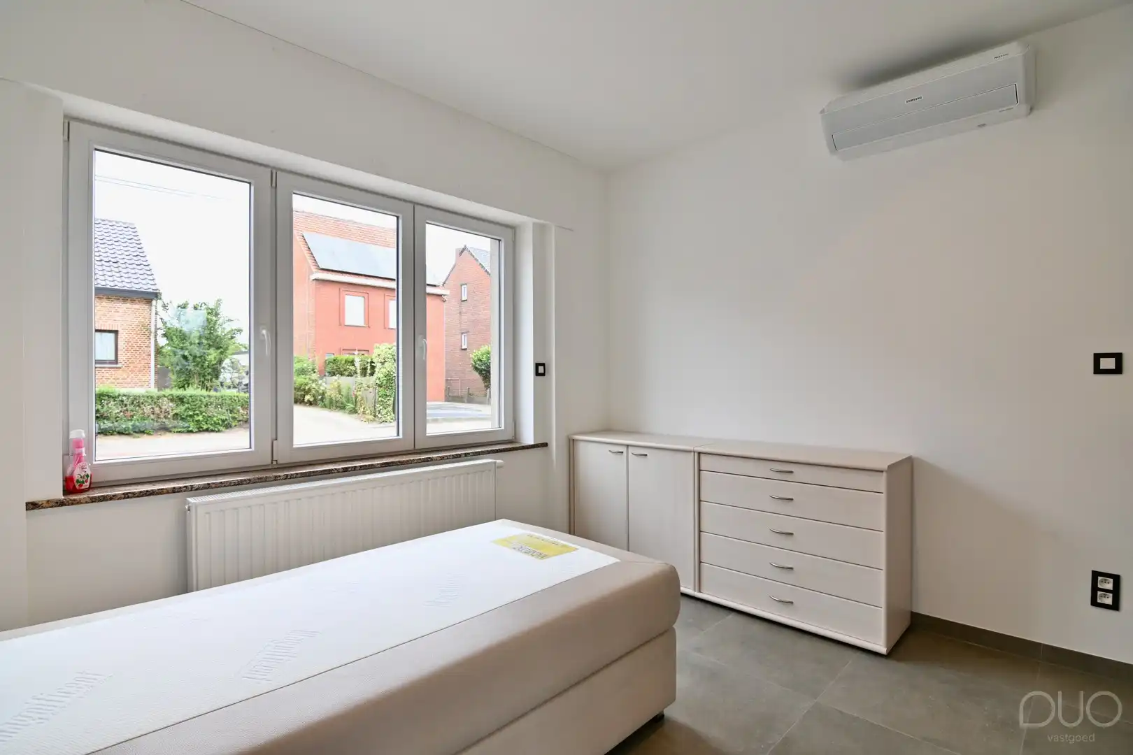 Kwalitatief gerenoveerde gezinswoning met 4 slaapkamers in centrum Nieuwerkerken foto 11