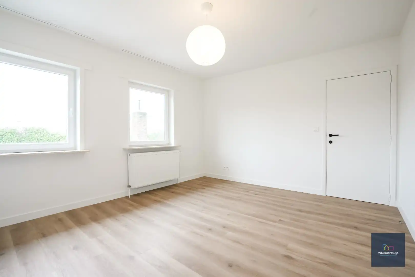 Instapklare eigendom met 3-slp.kamers garage en tuin  foto 12