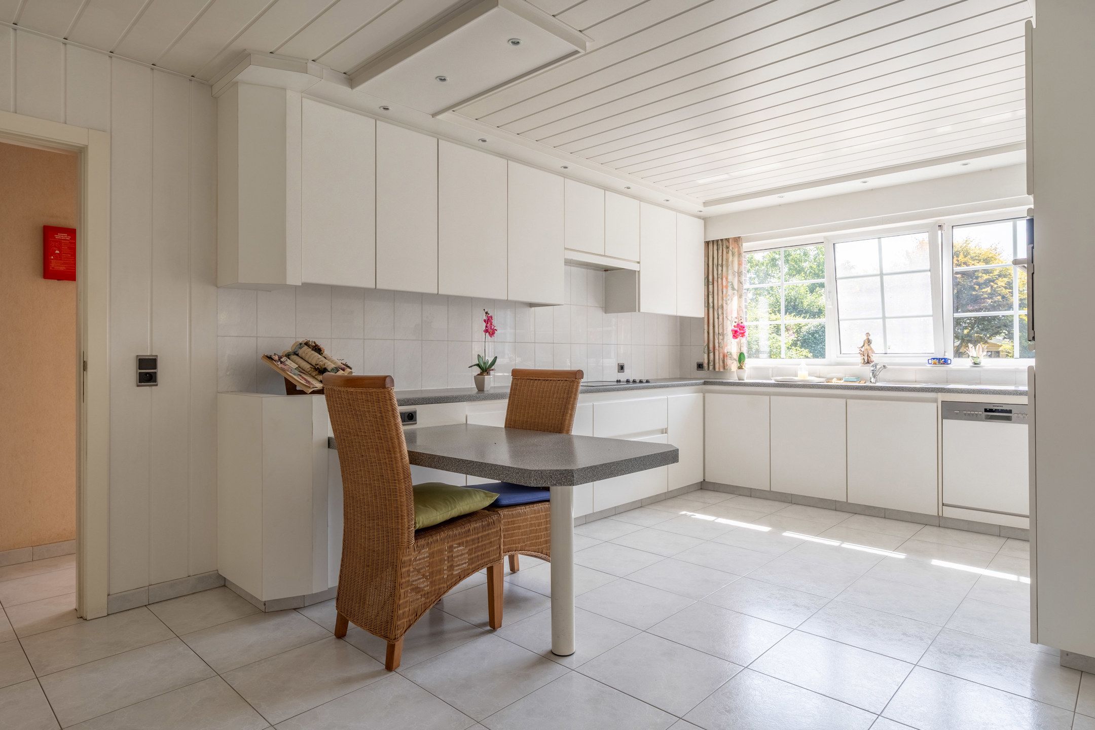 Ruime woning met 4 slpks op mooi zuidperceel van 1.041 m²  foto 9